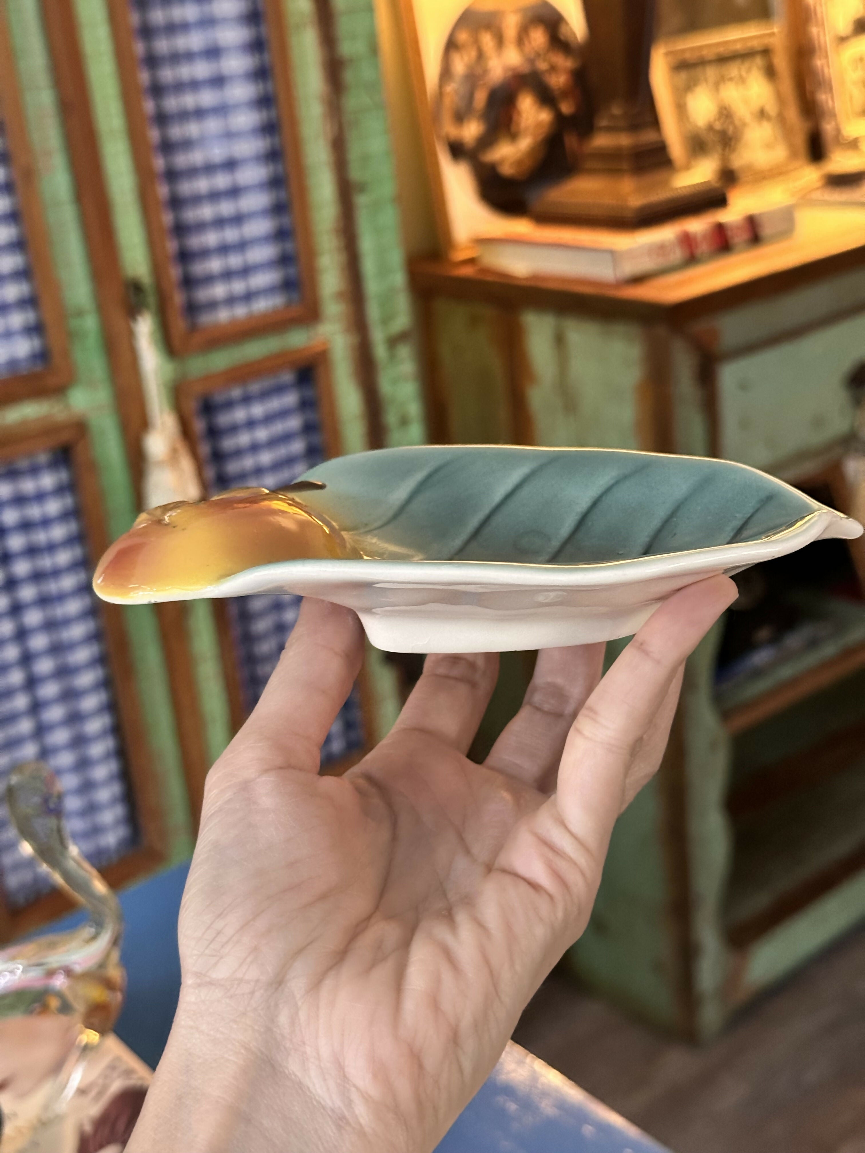 WEISS-Maravilhosas travessas / pratos em formato de folhas 🍃 com delicados pêssegos 🍑. valores diferentes consultar anúncio