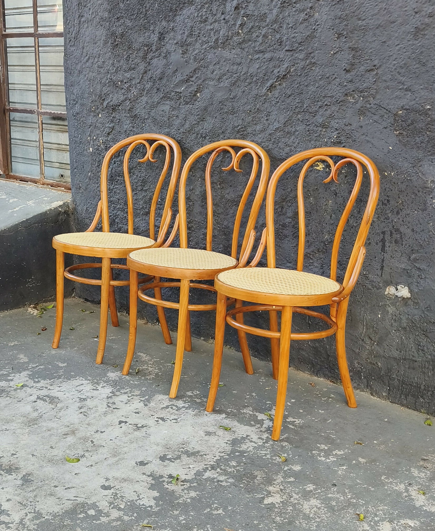 3 Cadeiras Thonart com palhinha (valor unitário)