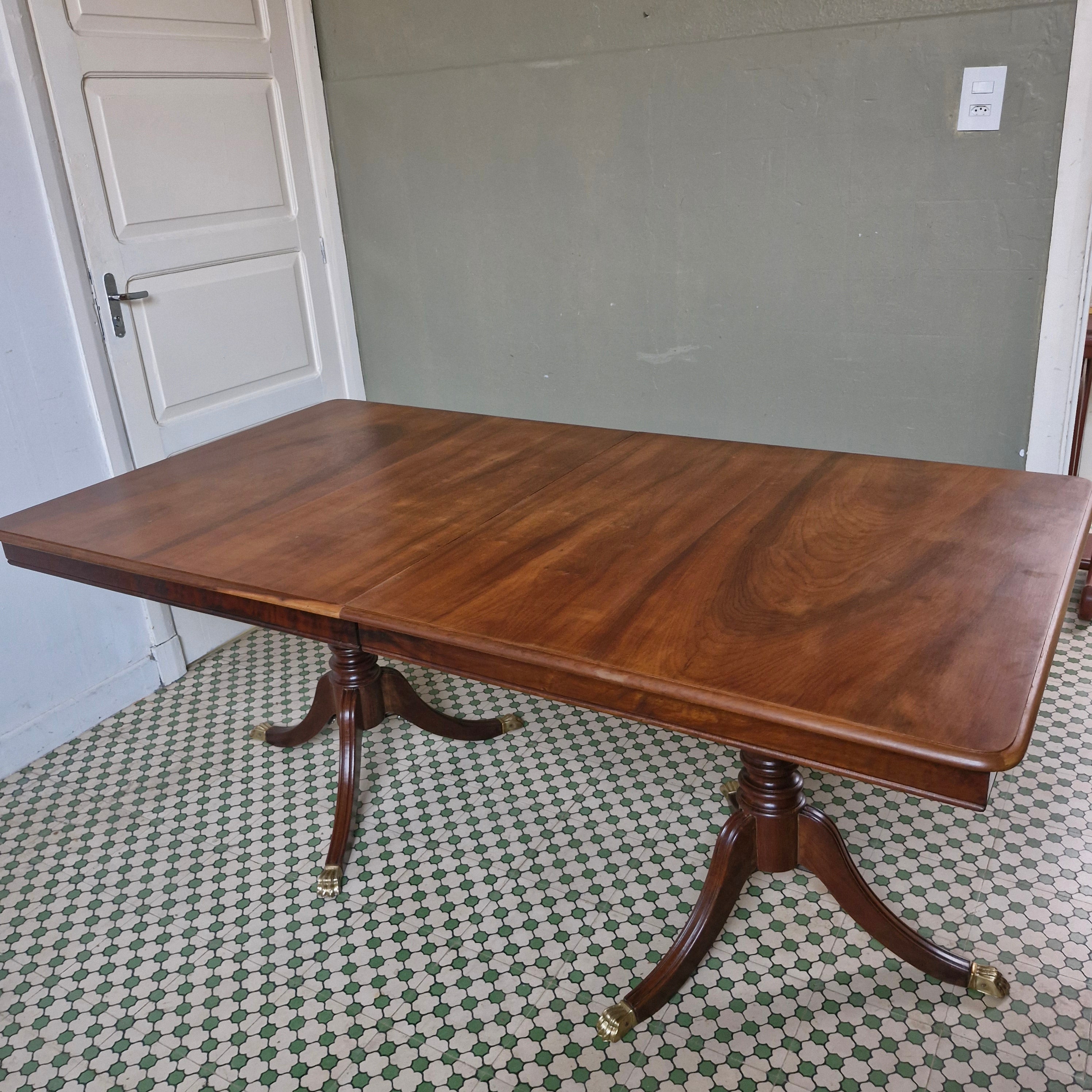 Mesa de jantar Retangular extensível estilo Inglês com pés de leão - restaurada 