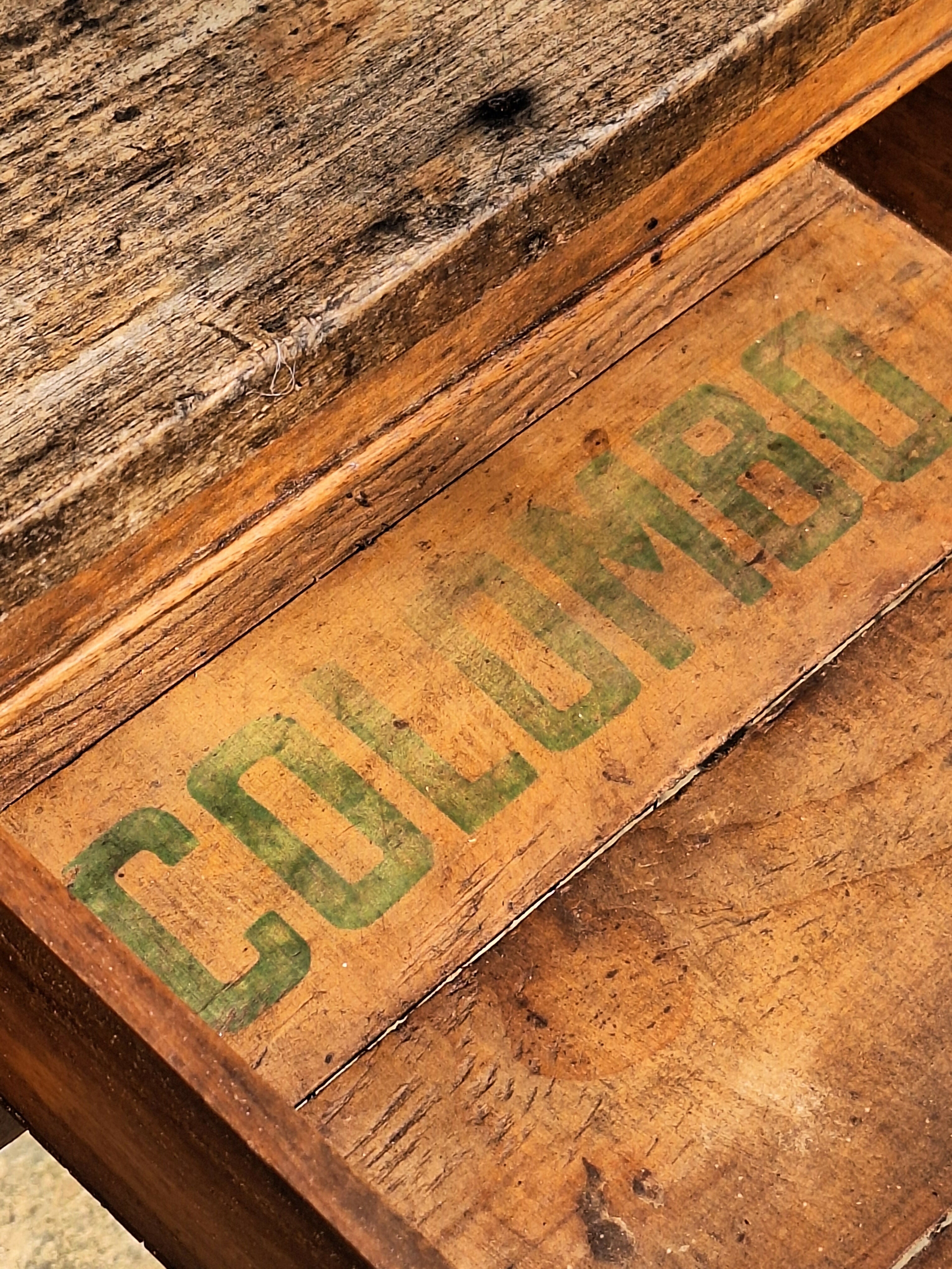 Mesa Antiga com Gaveta em Madeira Maciça Garimpo Mineiro