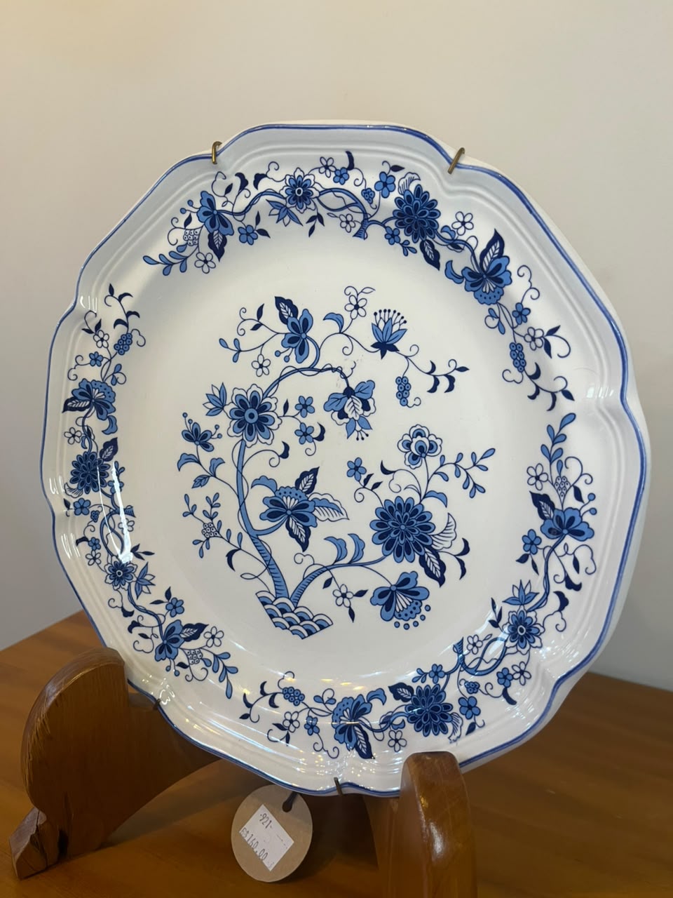 Prato Decorativo Floral Azul e Branco – Made in Korea