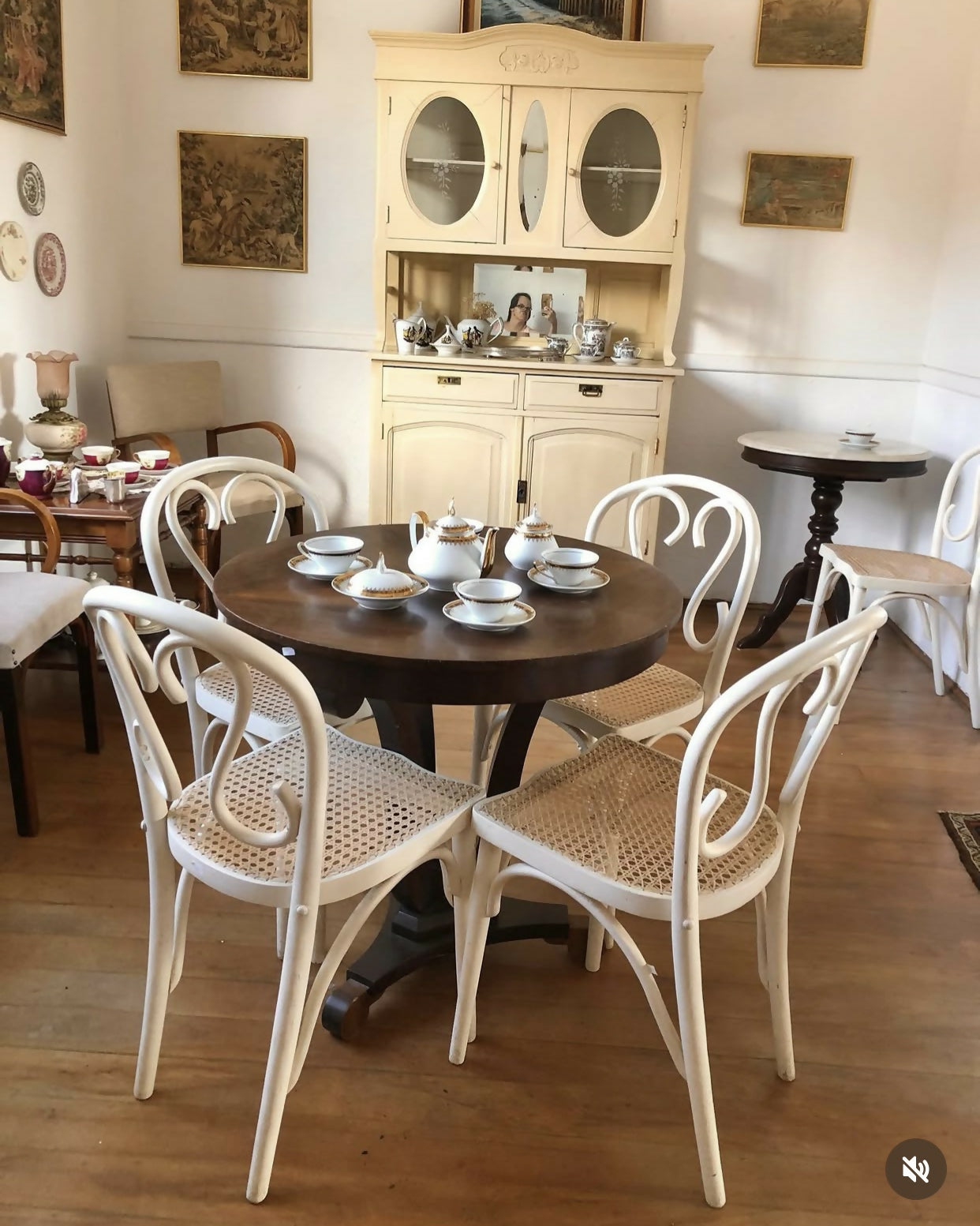 Cadeira Thonet com madeira em branco e assento em palhinha