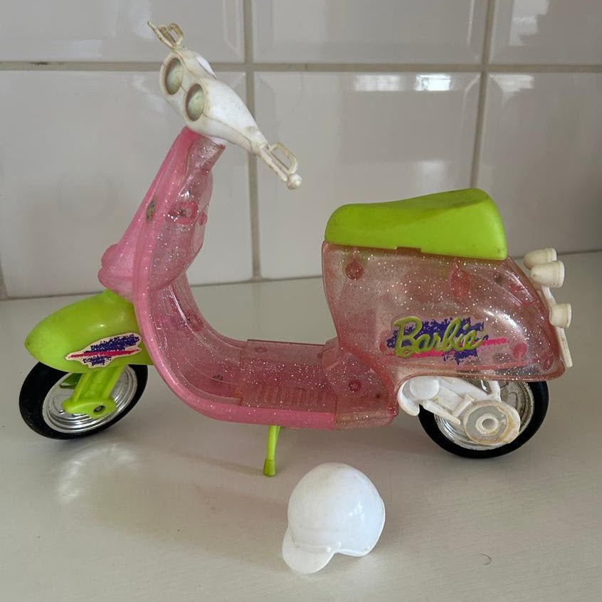 Scooter / vespa Barbie