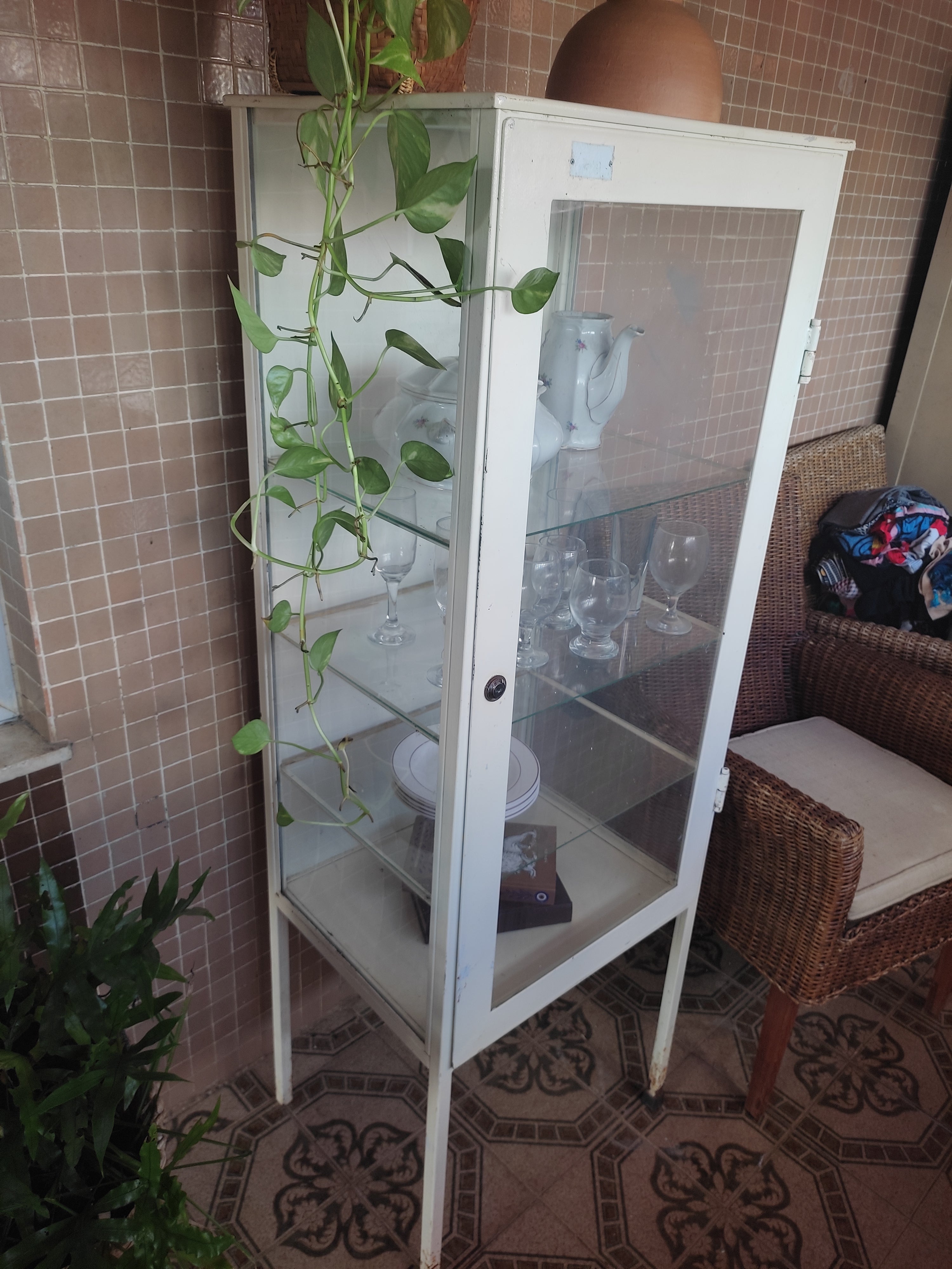 Armário Vitrine farmácia 1 porta em branco 