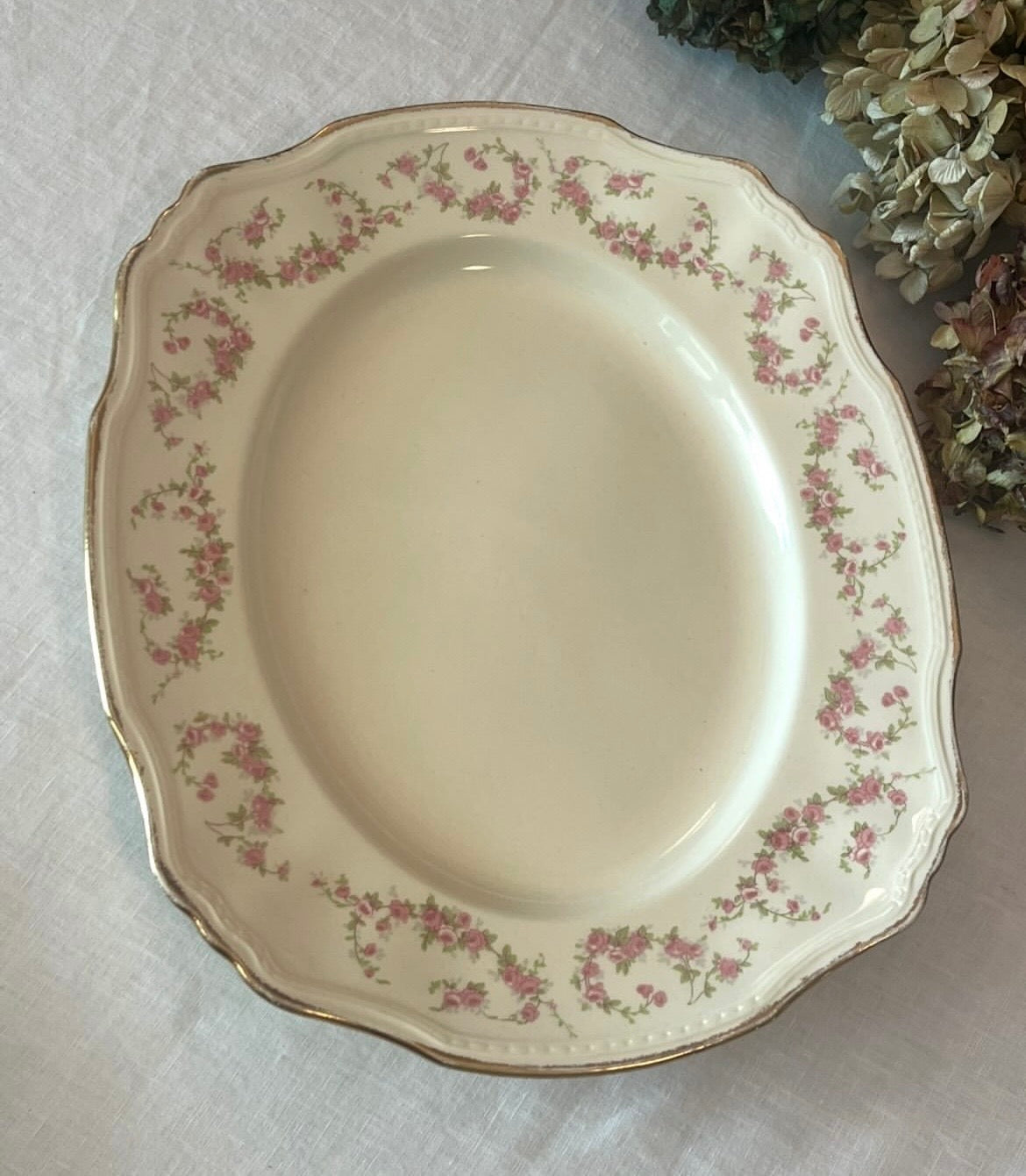 Travessas inglesas Meakin redonda e oval com estampa floral rosa e filete dourado