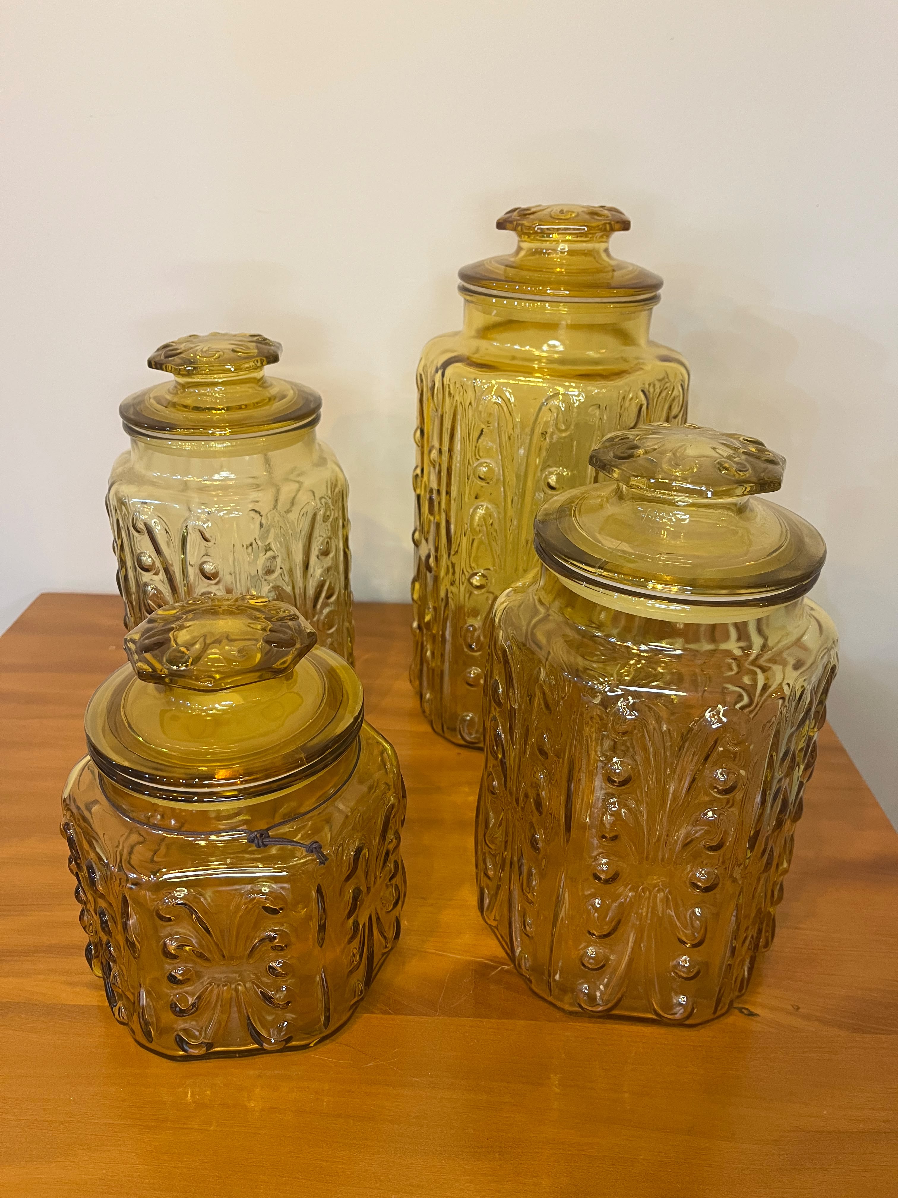 Conjunto com 4 Potes de Mantimentos em Vidro Âmbar com Tampa
