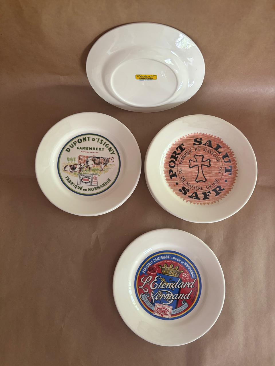 Conjunto de 8 pratos Tropic Art em cerâmica com rótulos de queijos (DMCPS_328)