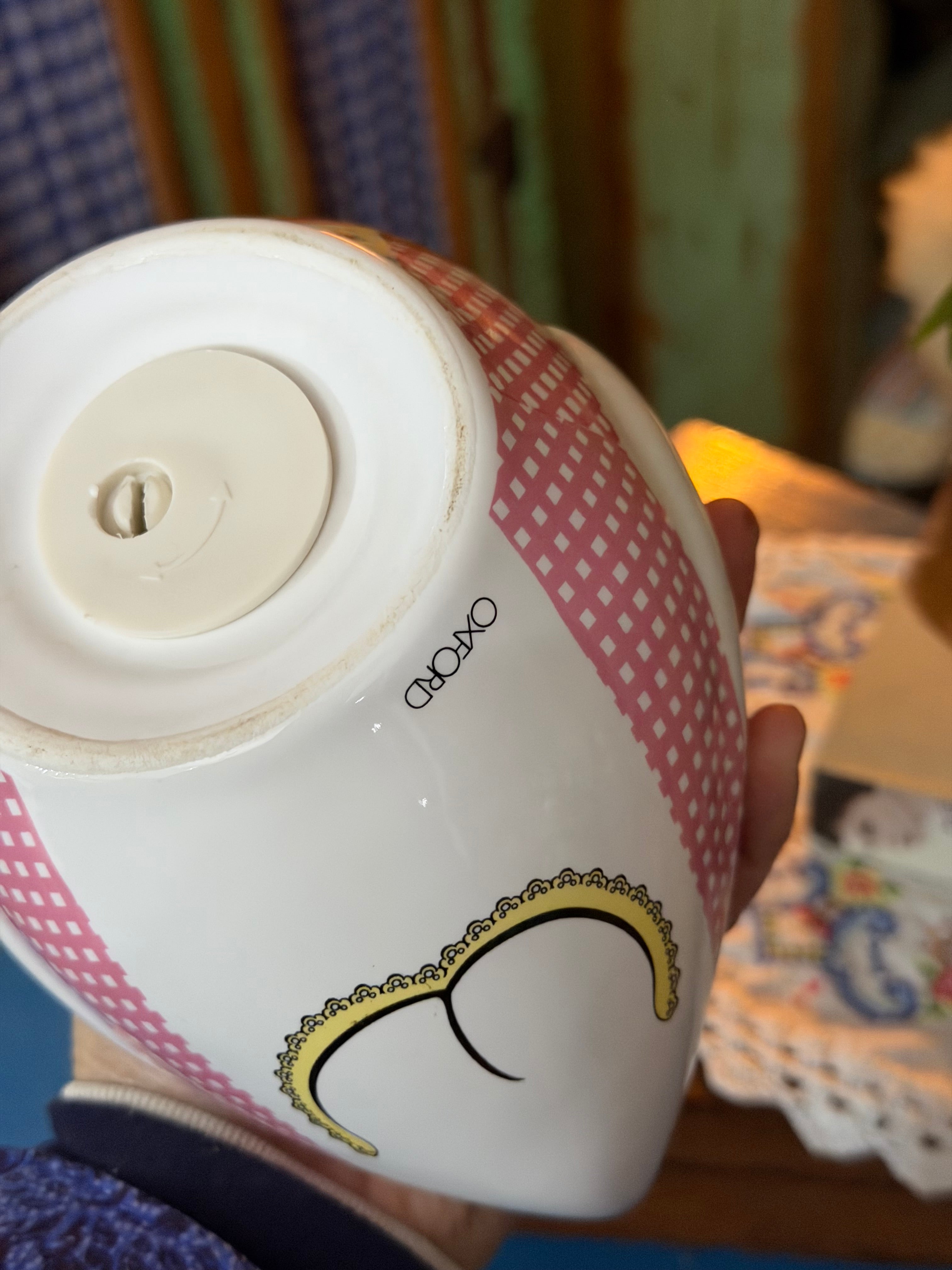 Encantadora e raro cofre de galinha em porcelana
