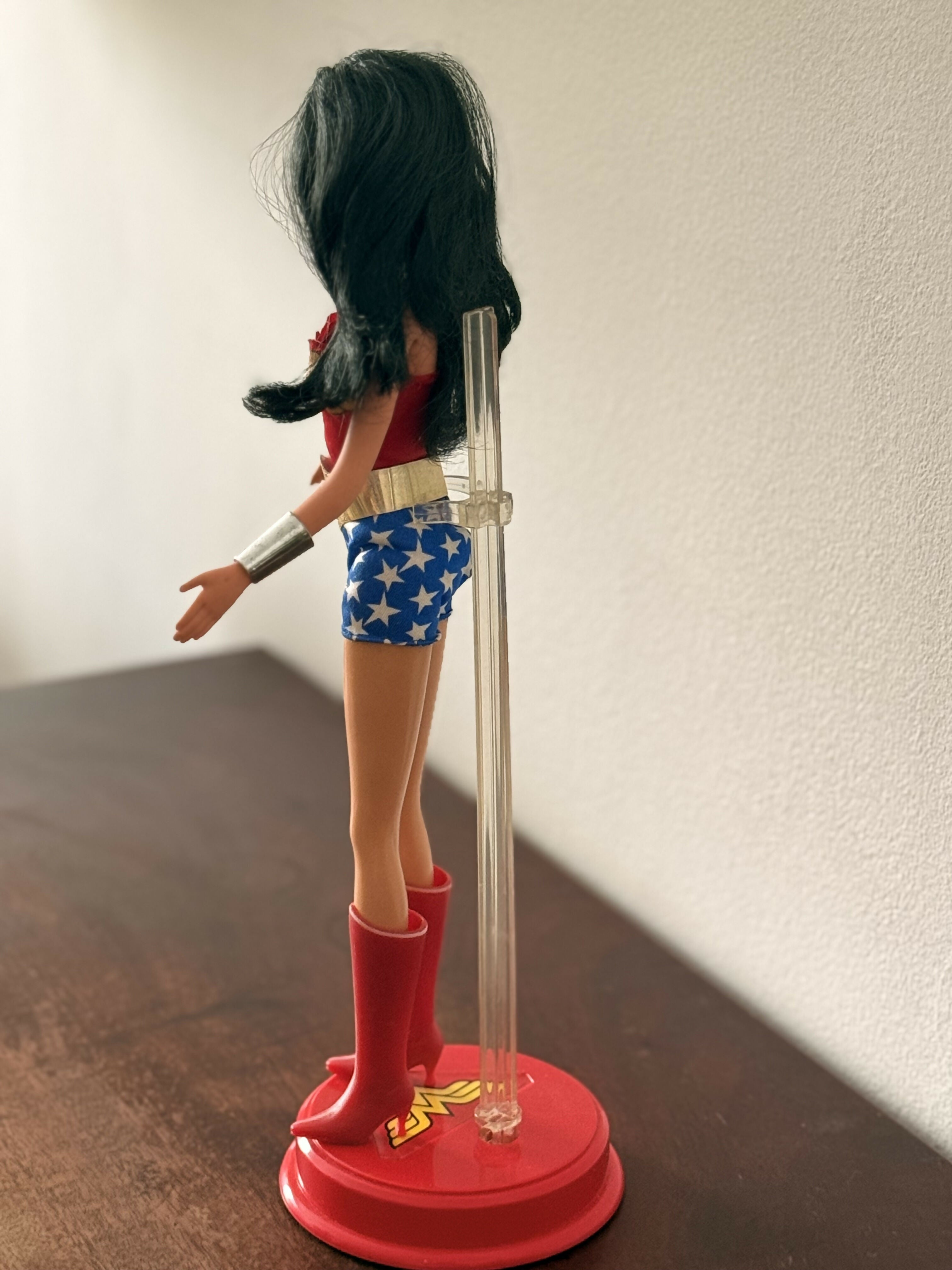 Boneca Barbie colecionável Mulher Maravilha - Mattel (na caixa)