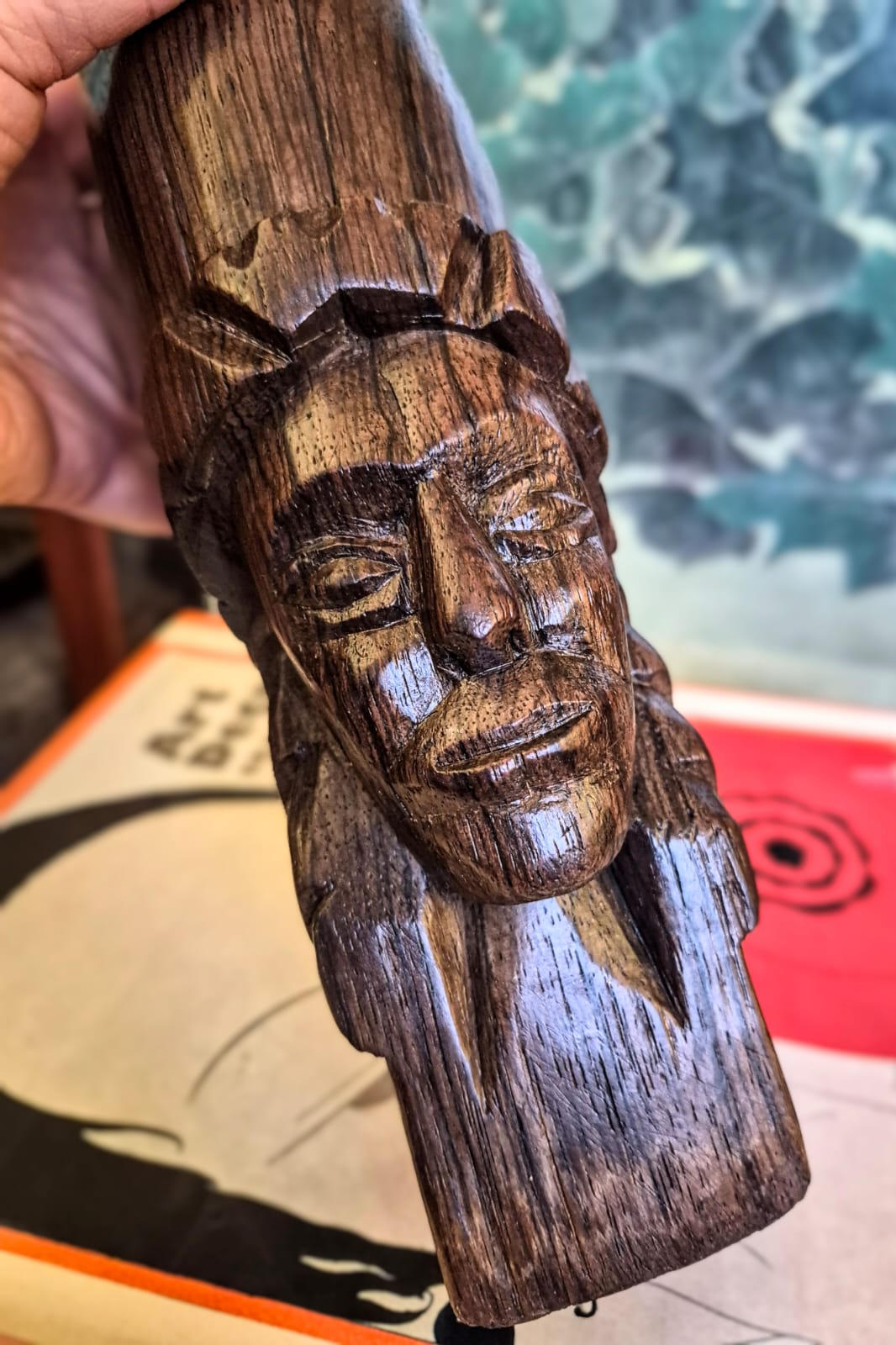  Escultura talhada em bloco único de jacarandá em formato de figa e carranca. Icônica do nosso Modernismo. Ótimo estado!