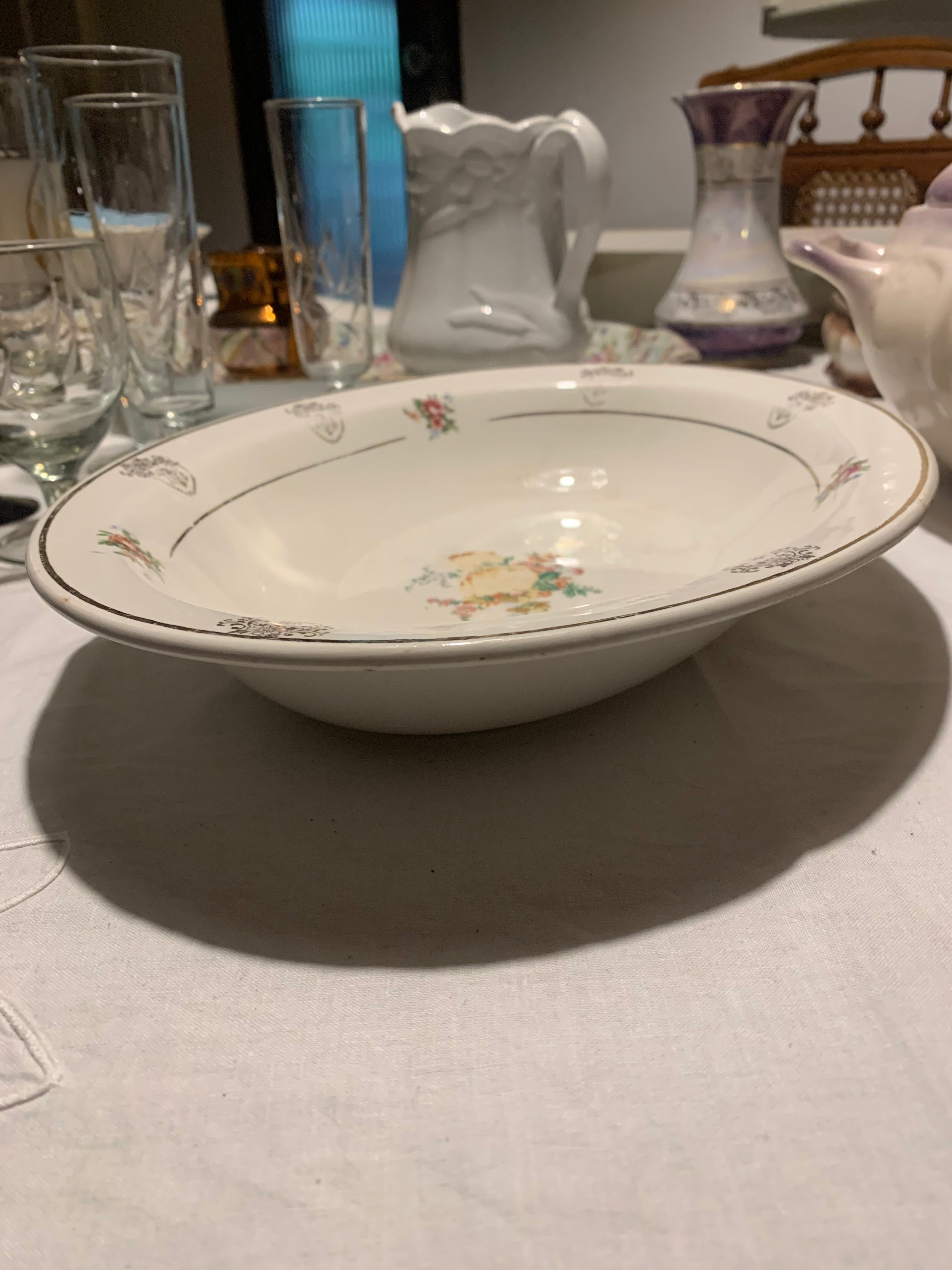 Antiga travessa em porcelana Nadir