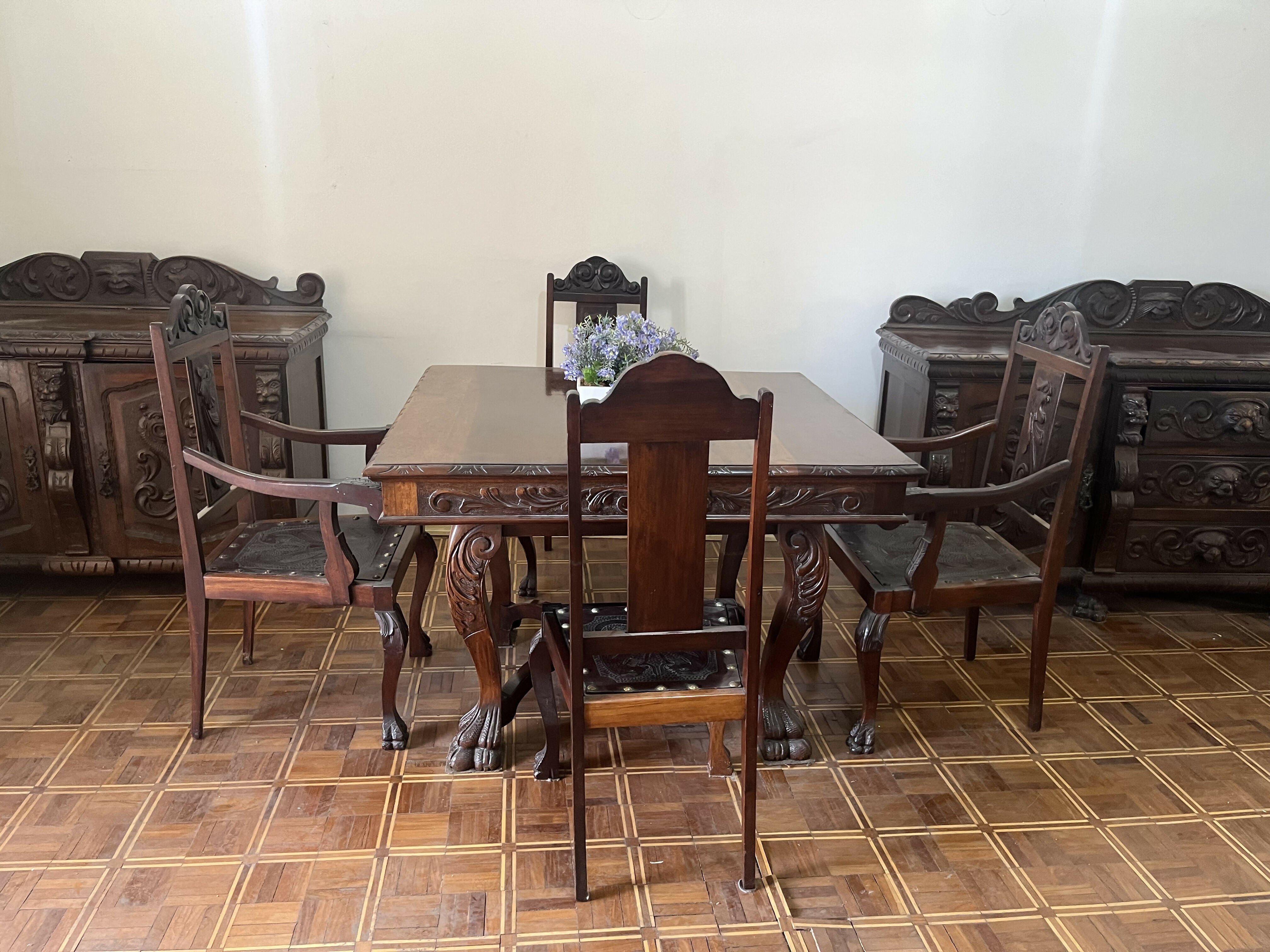 Conjunto de sala de jantar vintage em madeira nobre