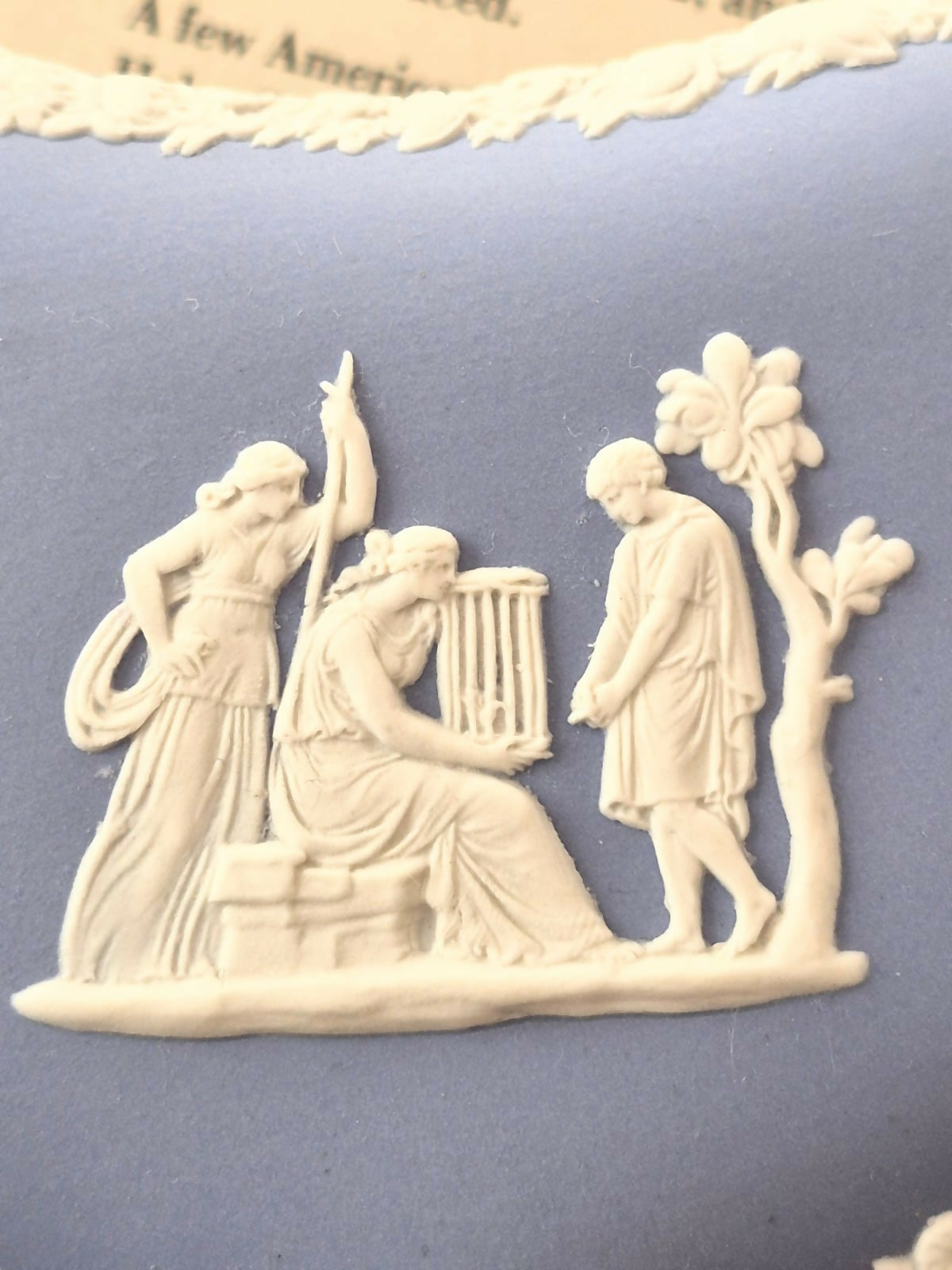 Caixa porta joias em jasperware inglês Wedgwood. Maravilhosa!