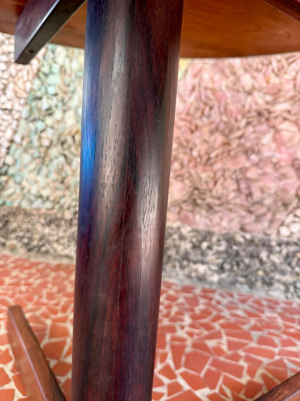 Mesa de jantar redonda em Jacarandá - Ernesto Hauner (Mobilínea)