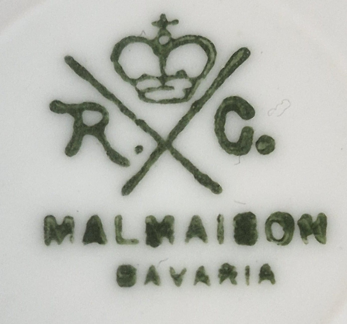 Prato decorativo maravilhoso em porcelana mais do que centenária, alemã RC (antiga logomarca da Rosenthal), modelo Malmaison (anos 1890)