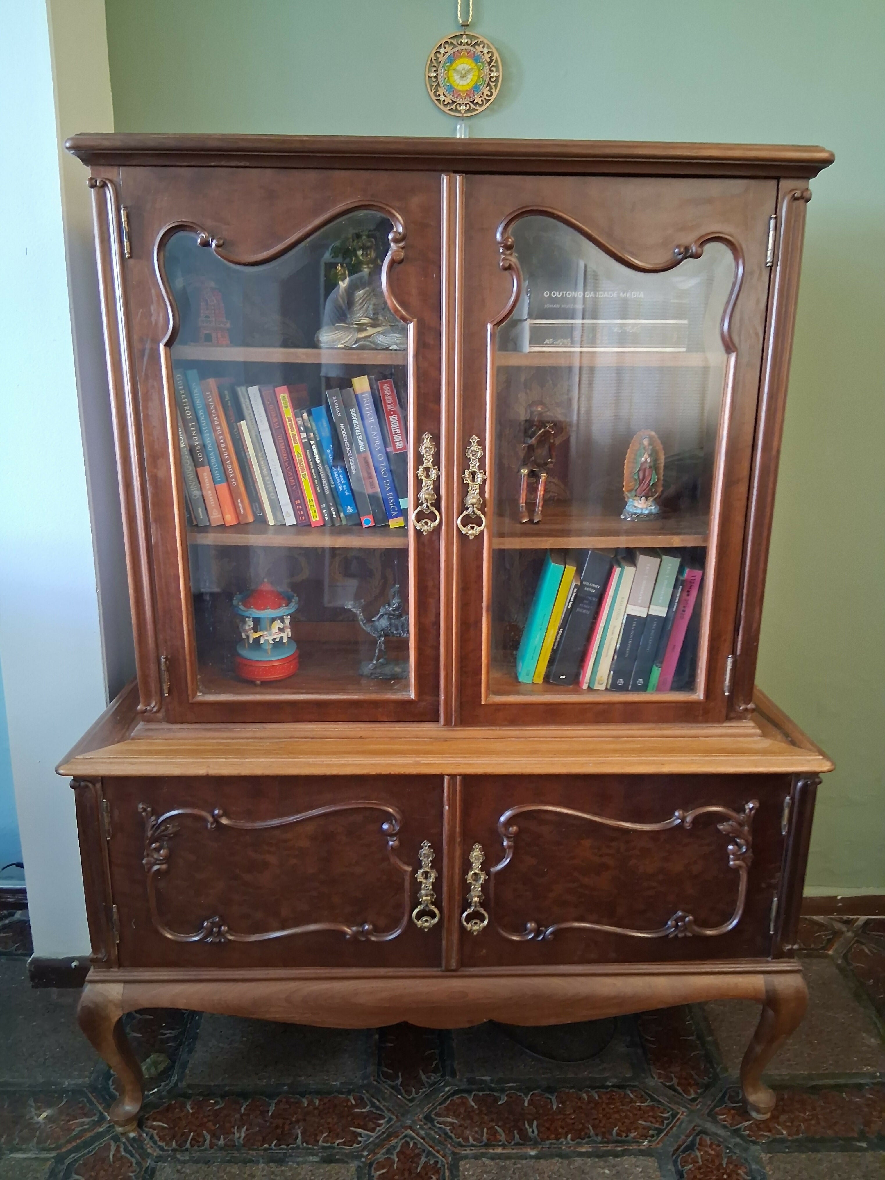 Armário Cristaleira Clássico