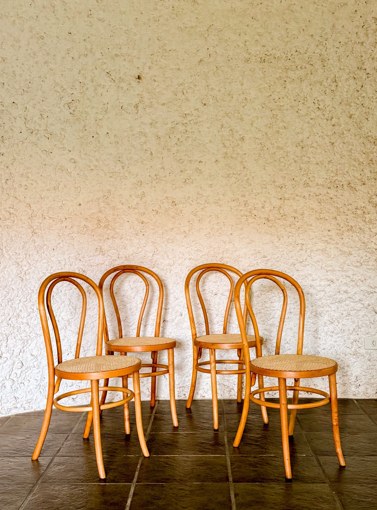 Cadeira Thonet totalmente restaurada (Thonart) - valor unitário 