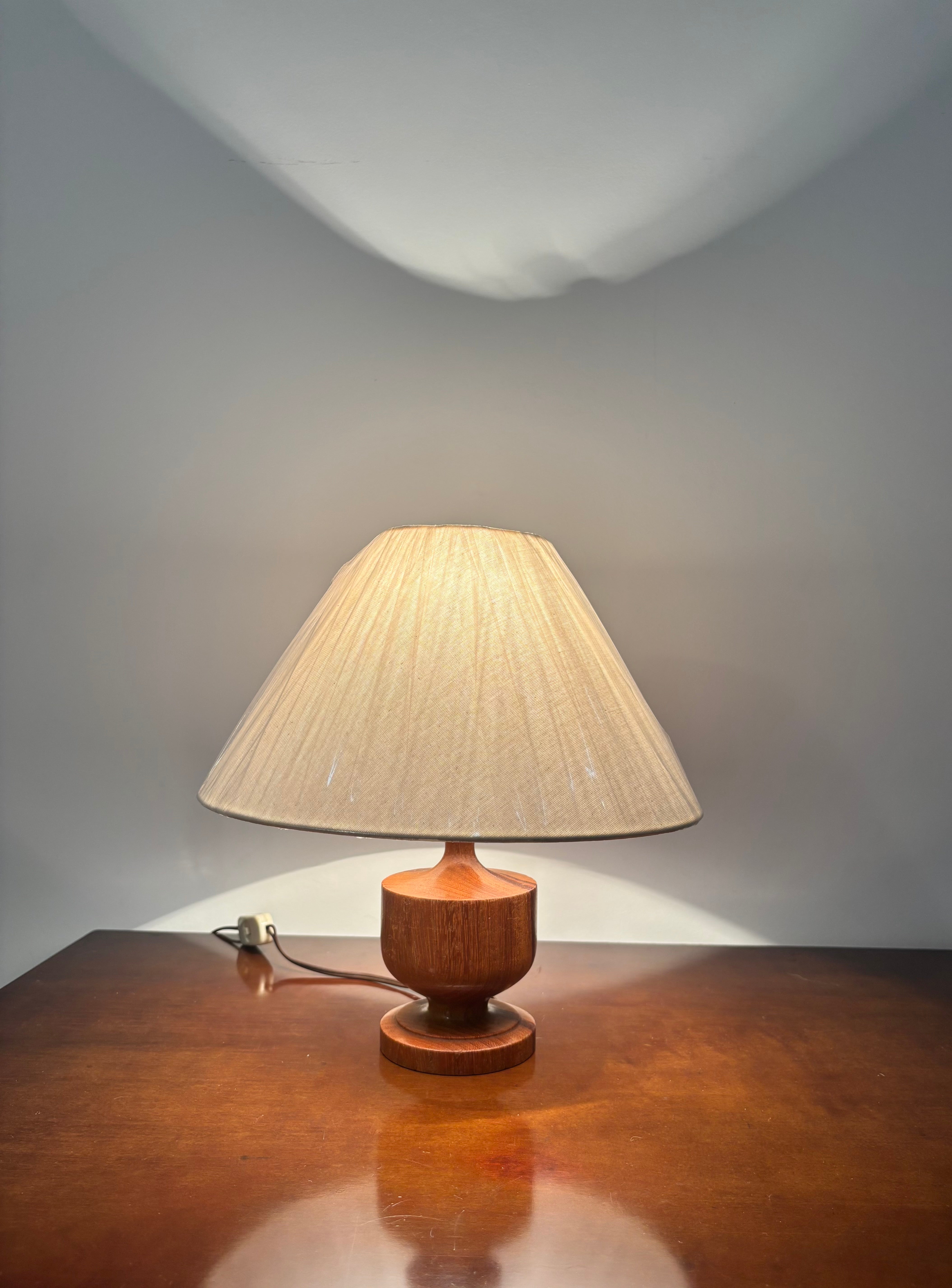 Abajur de Mesa Vintage base de madeira torneada Anos 60/70 – Estilo Escandinavo / Mid-Century Modern