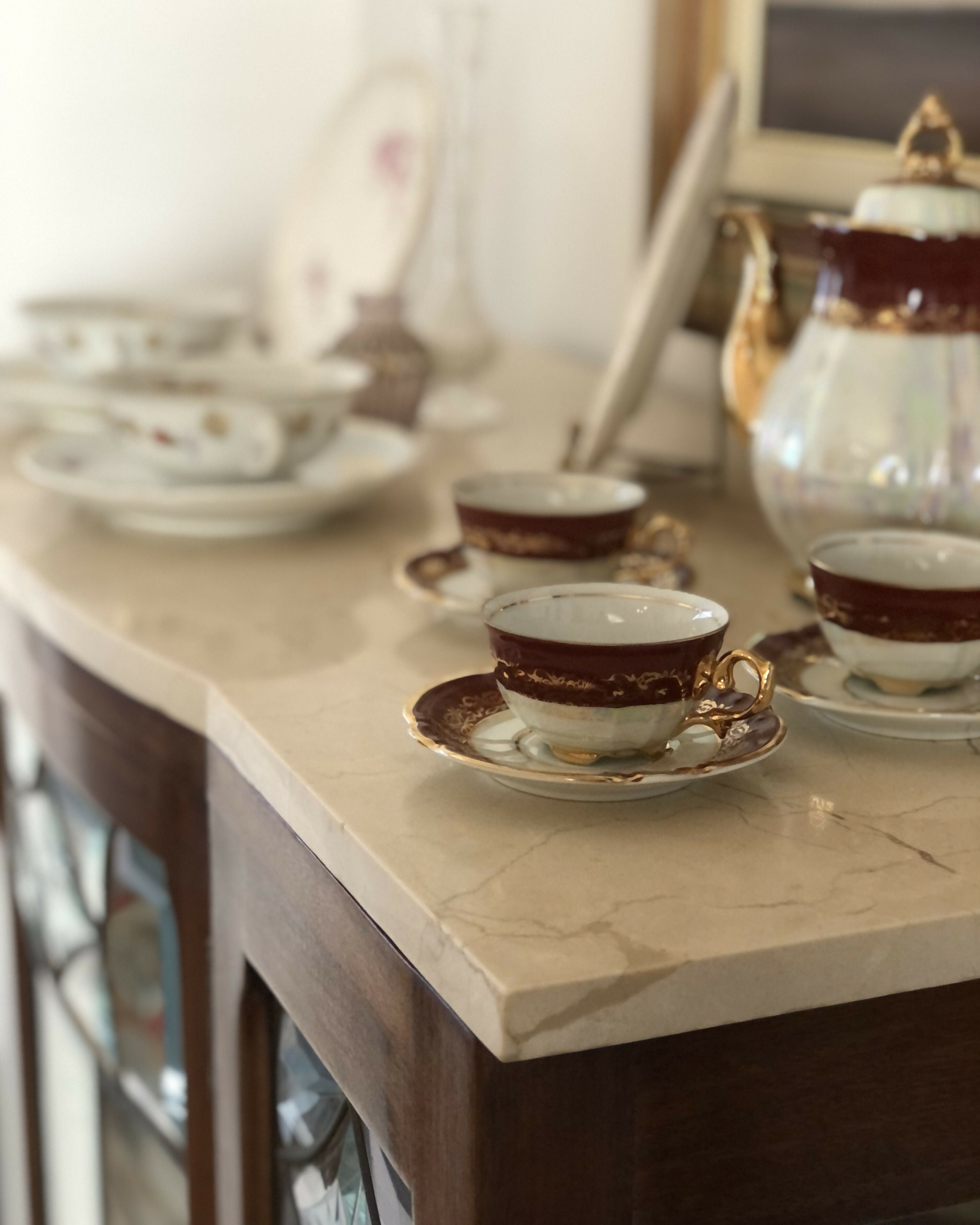 Cristaleira Art Deco com Marchetaria