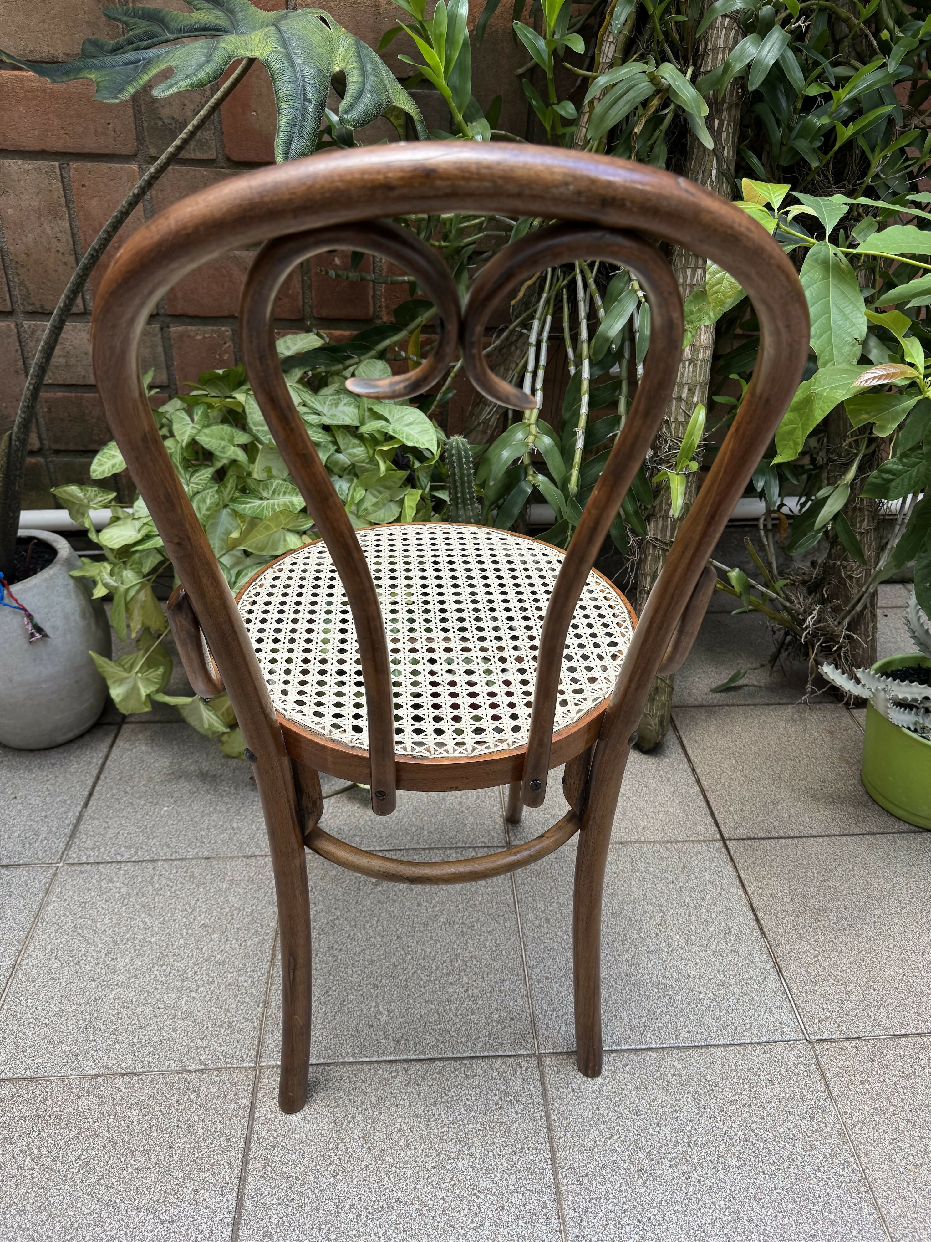 Cadeira Thonet Modelo Coração Assento em Palhinha de Algodão