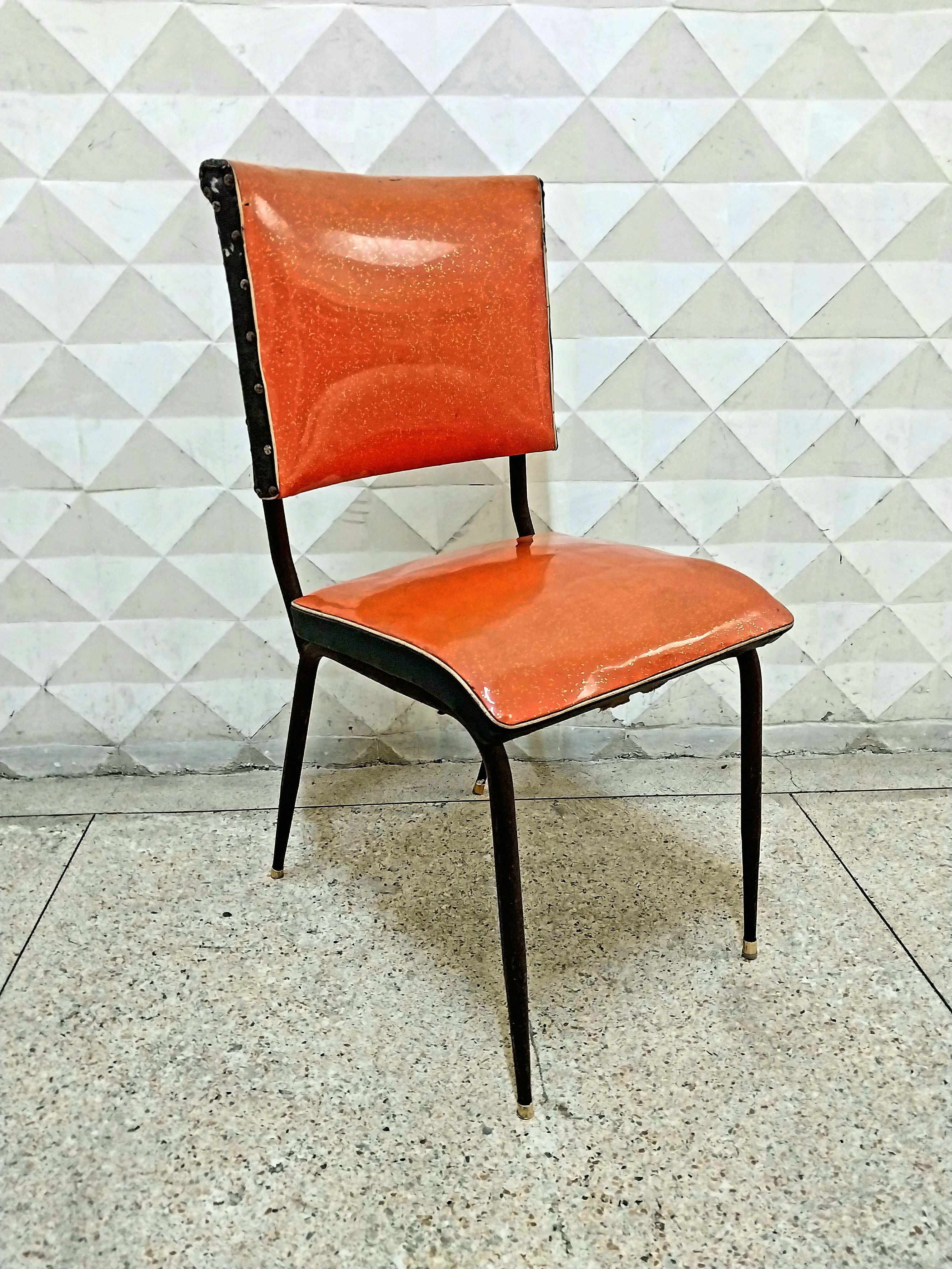 Cadeira Anos 60 Laranja em Vinil