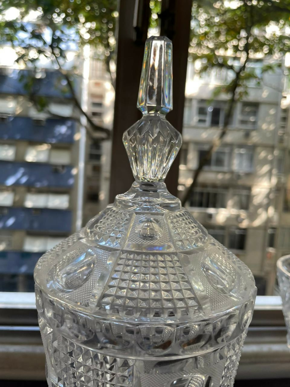 Grandiosa Compoteira / Bomboniere em Cristal Francês Baccarat (46cm)