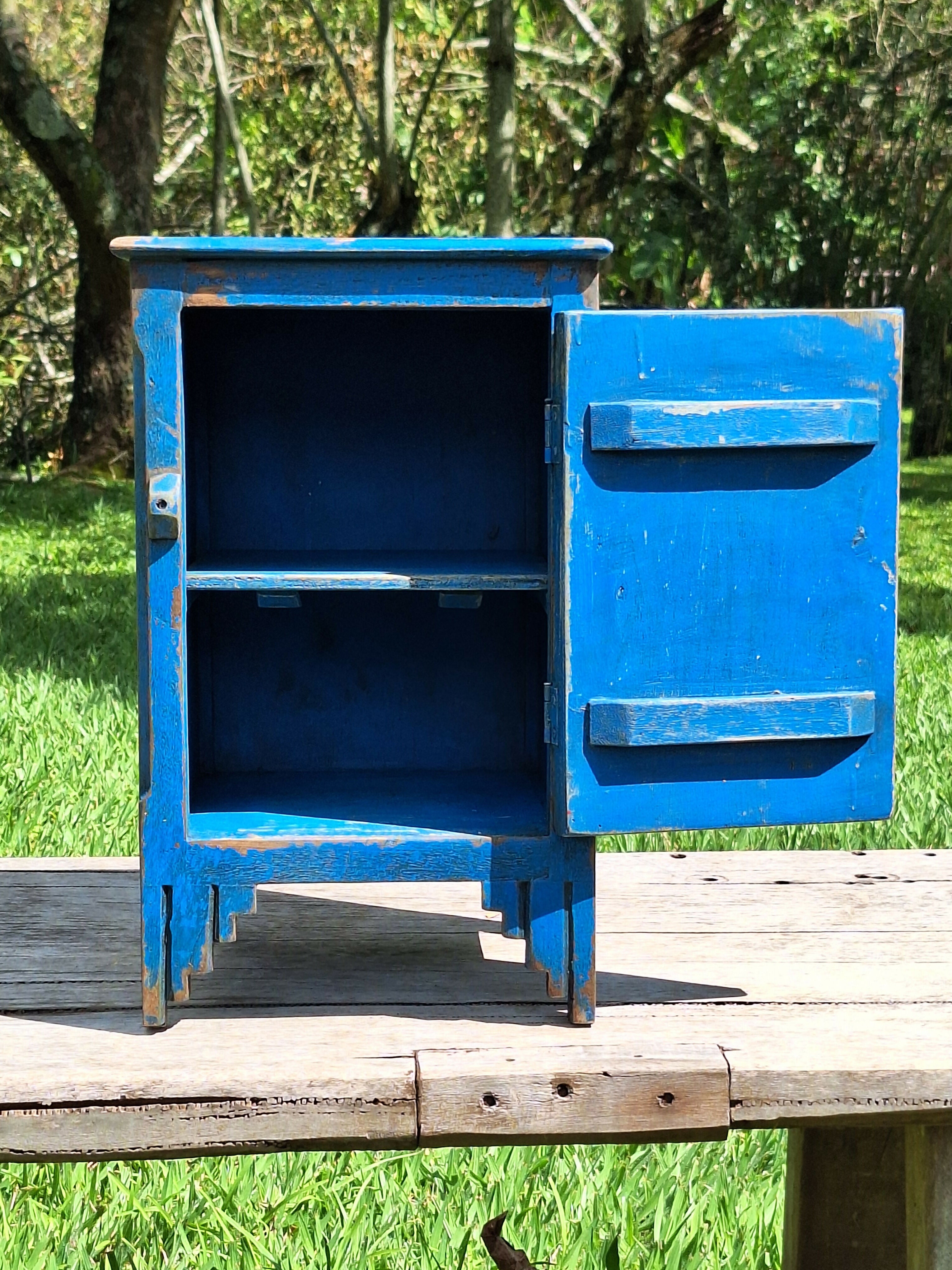 Mesinha de Cabeceira / Armarinho Tinta Gasta Madeira Maciça Garimpo Mineiro