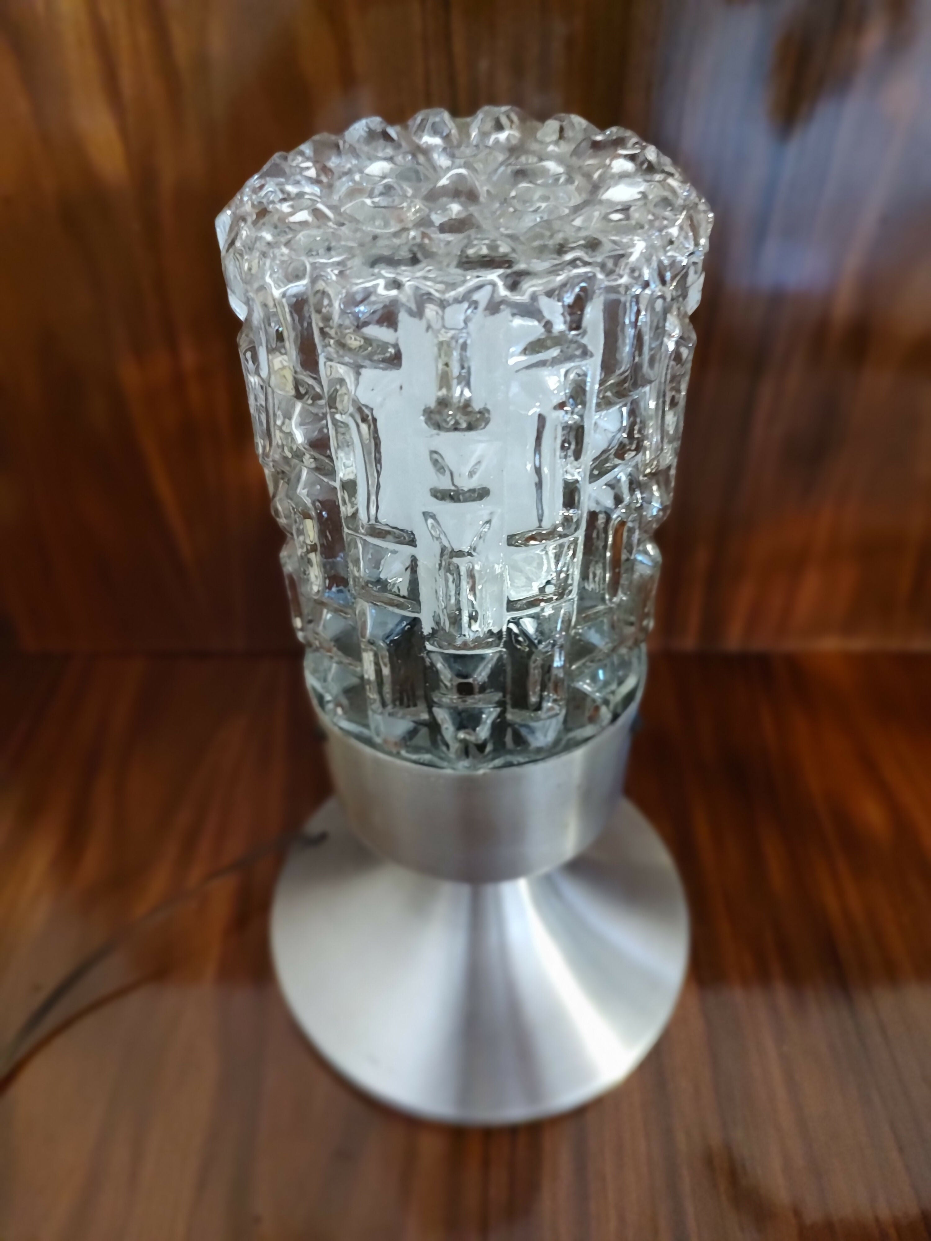 Abajur / Luminária Antiga Mid Century em vidro texturizado e base em metal - anos 70