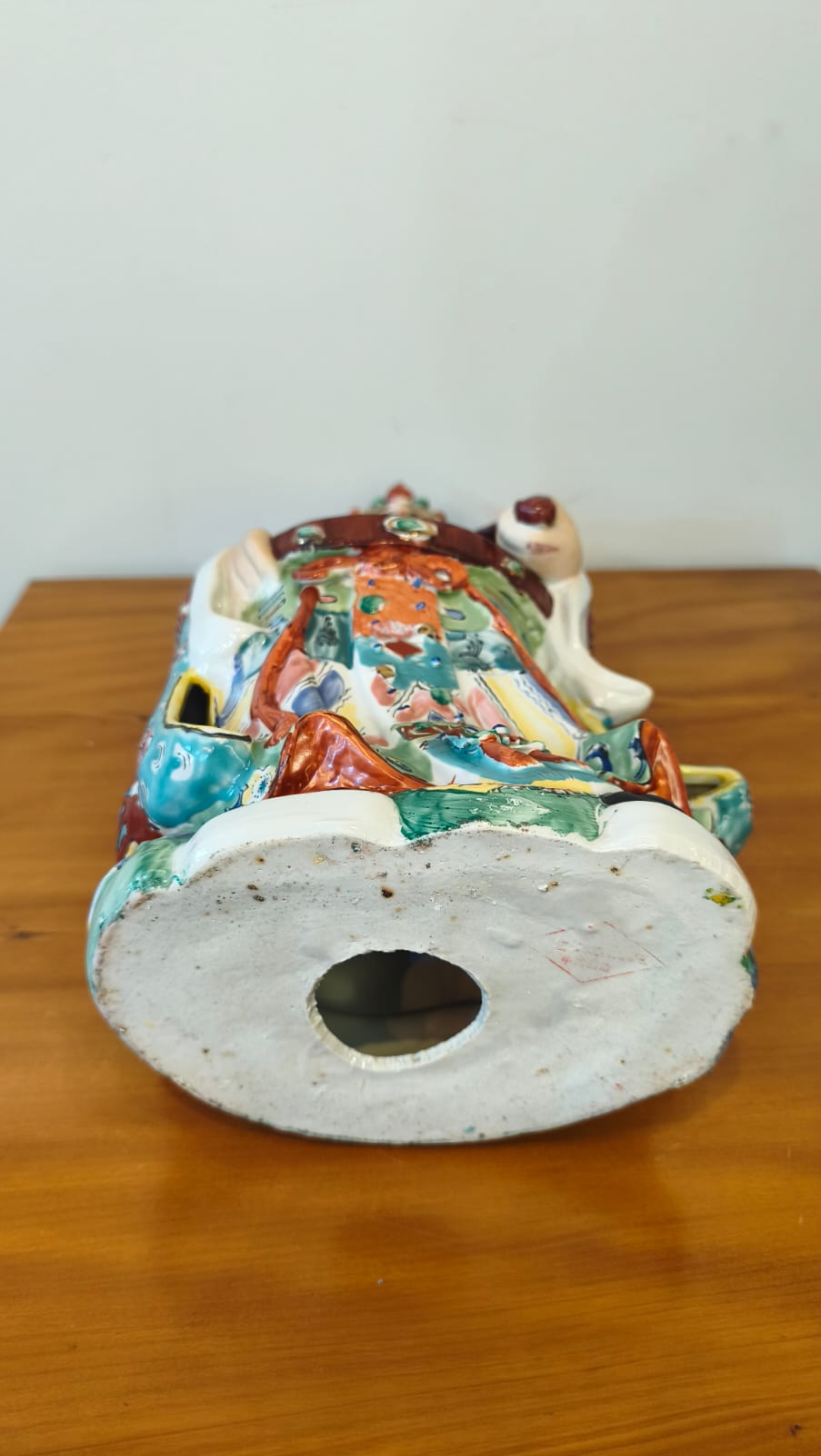 Figura oriental em porcelana policromada — 42 cm