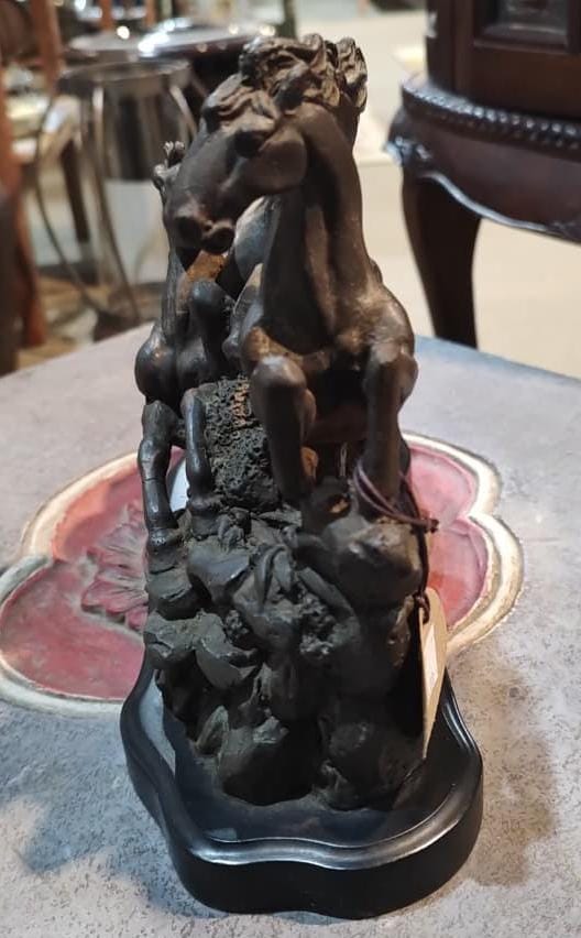 Escultura em Ferro Fundido – Cavalos em Movimento