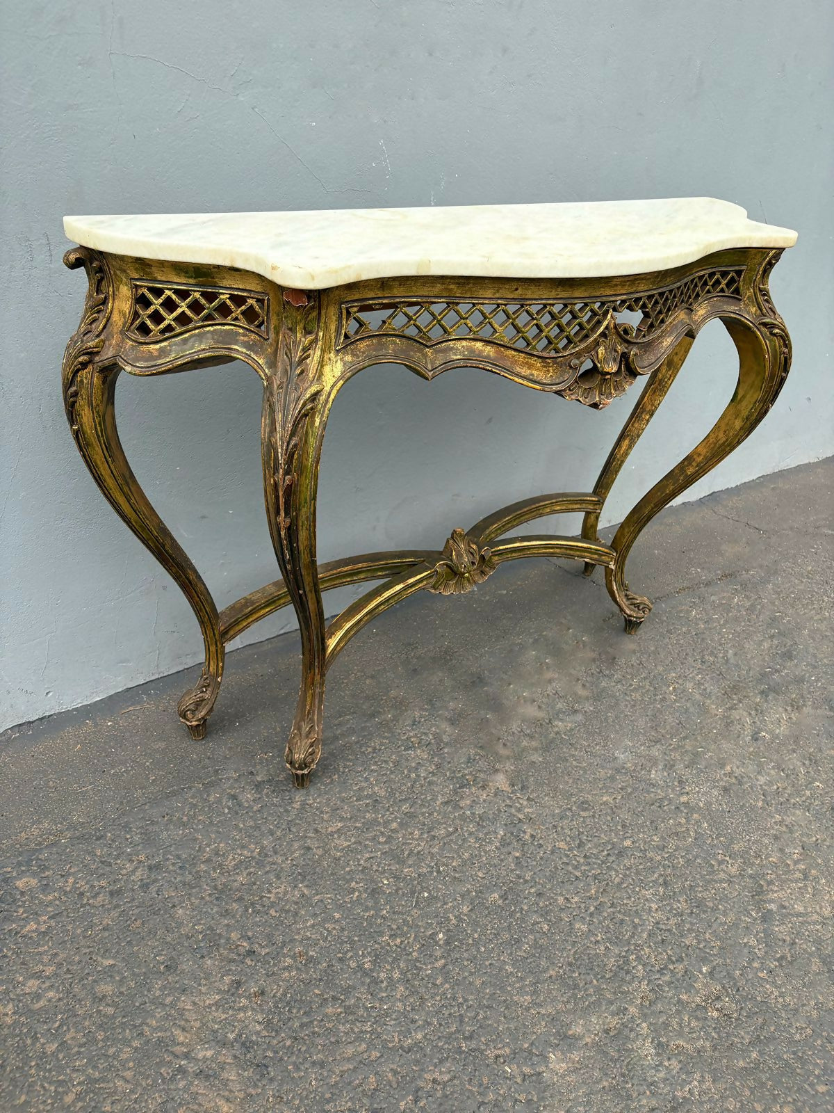 Aparador Veneziano com Espelho Ornamental – Sofisticação e Charme Clássico!