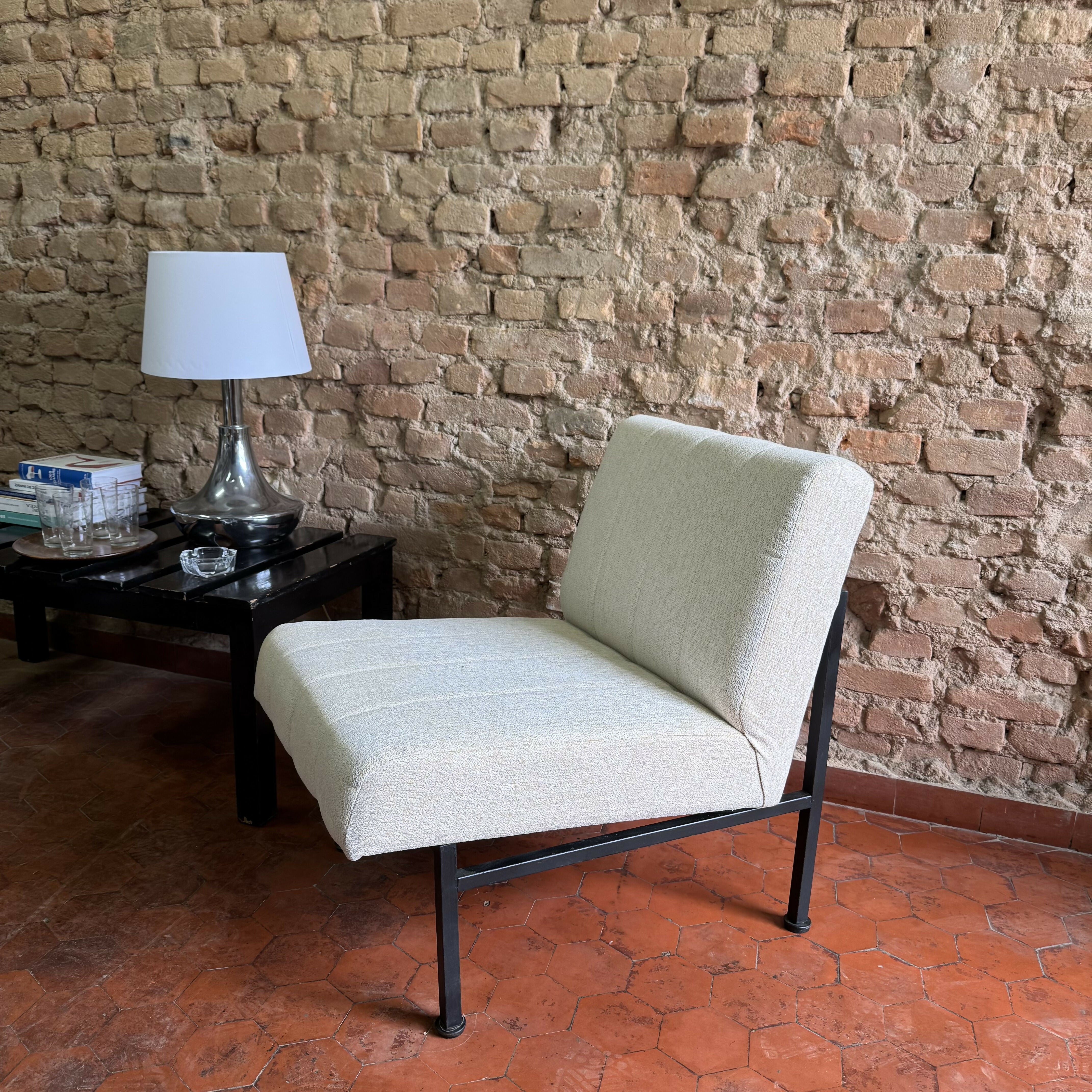 Poltrona antiga em linhão off White - restaurada
