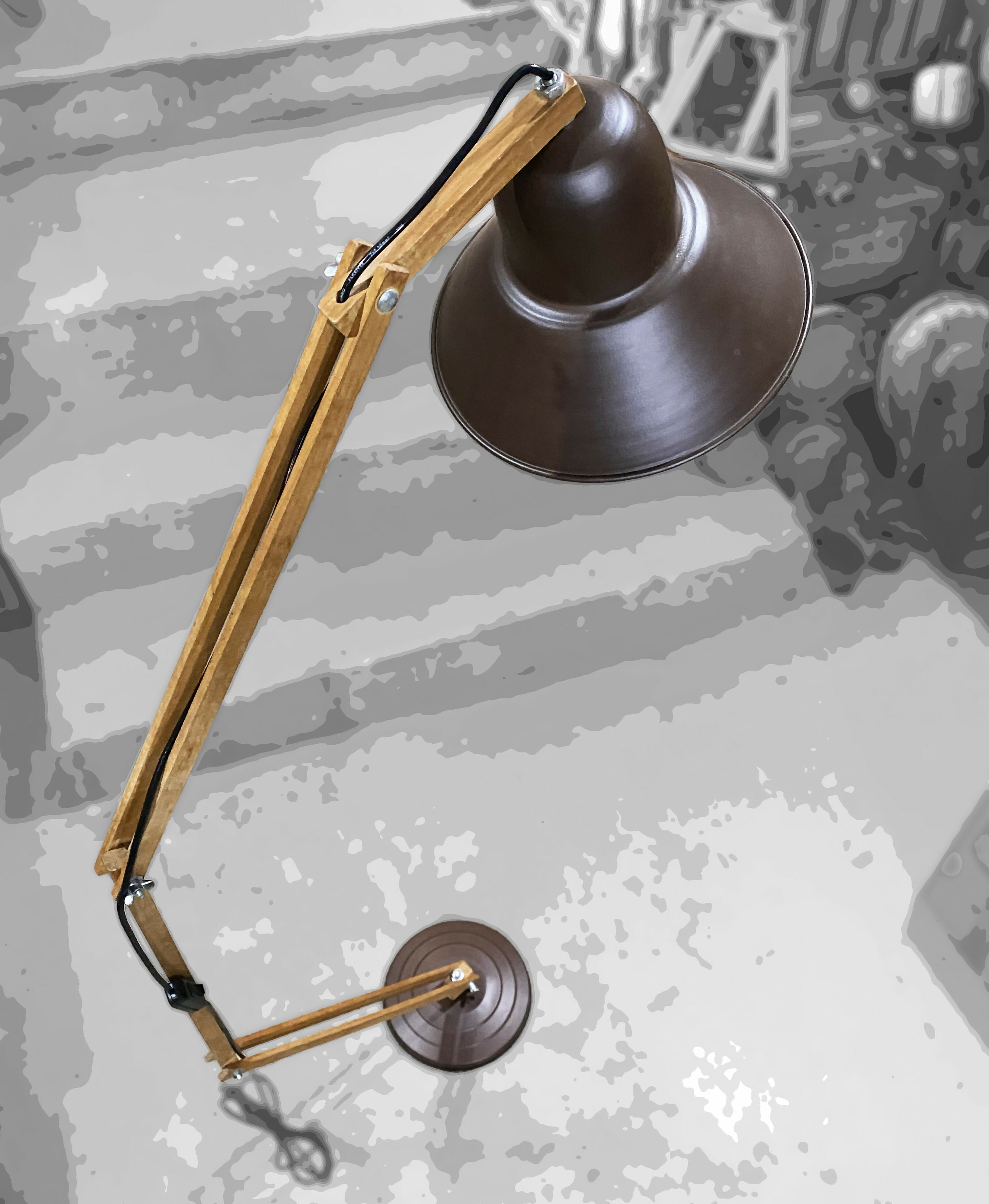 Luminária de chão customizada em metal marrom fosco