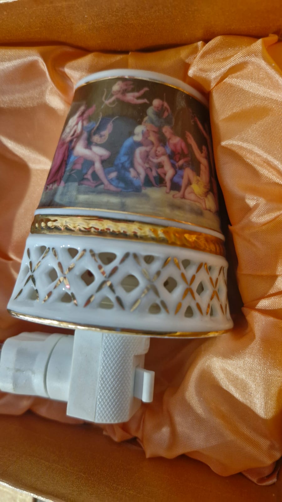 Raro par de luminárias antigas em porcelana