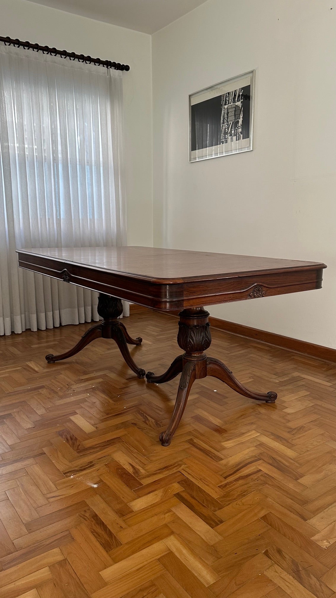 Mesa de jantar impecável, em jacarandá com 8 cadeiras assento palha da india perfeito estado!