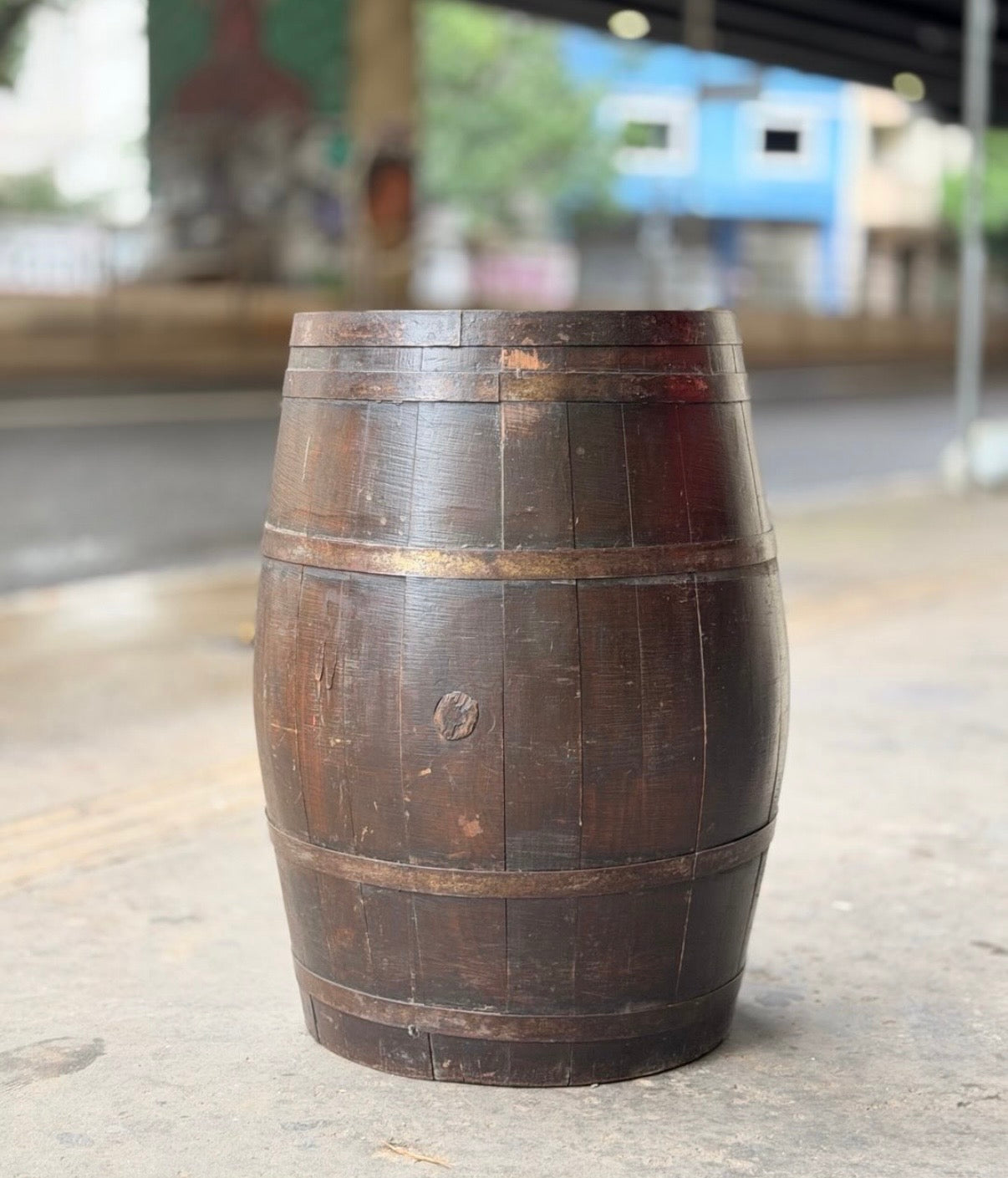 Barril de madeira antigo