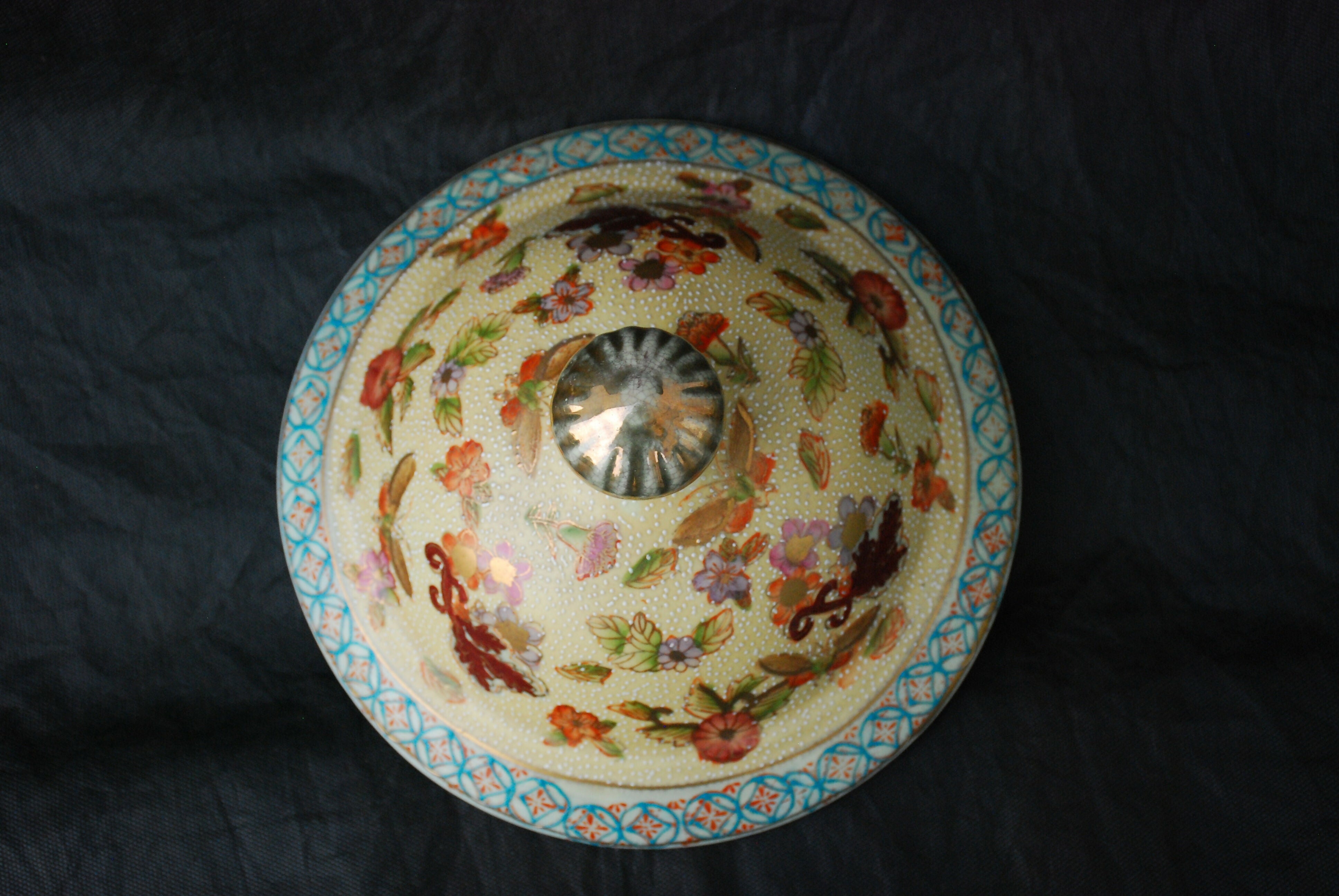 Antigo Potiche cerâmica decorada a mão, anos 50 - 30 x 25