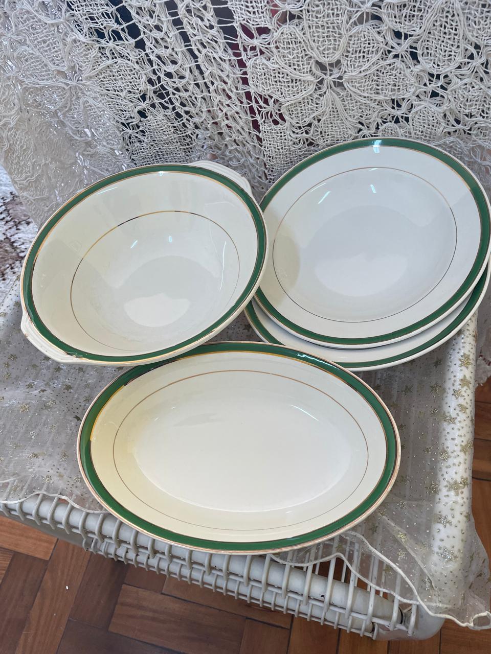 Jogo de porcelana Porto Ferreira com friso verde e dourado 