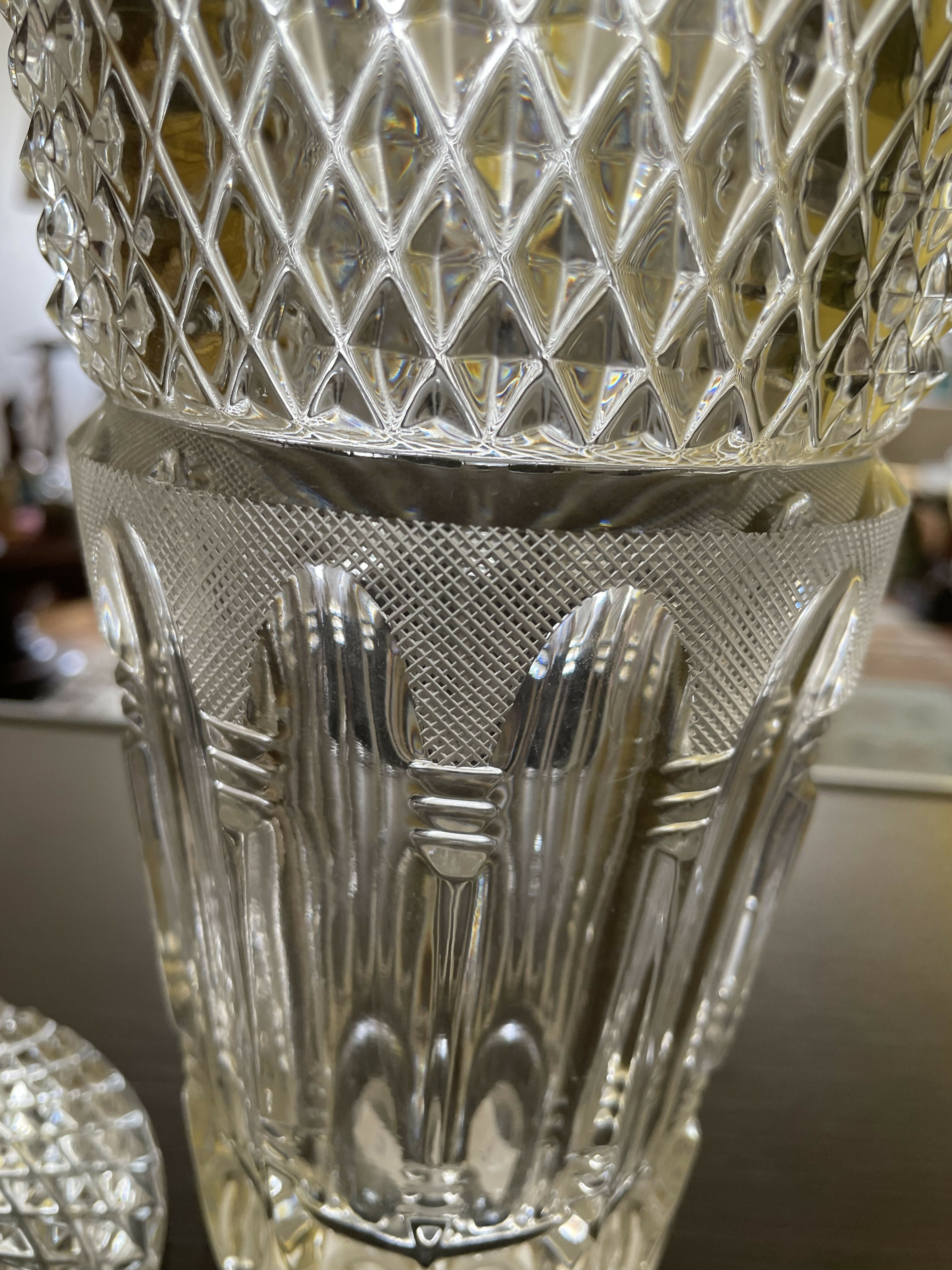 Bombonière clássica em cristal lapidado