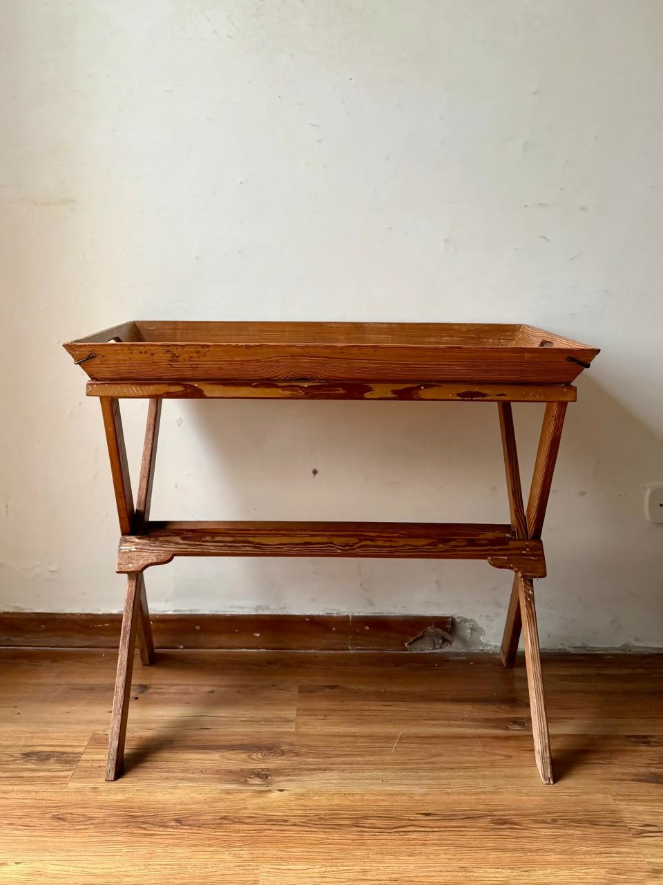 Mesa em pinho de riga, tipo cavalete