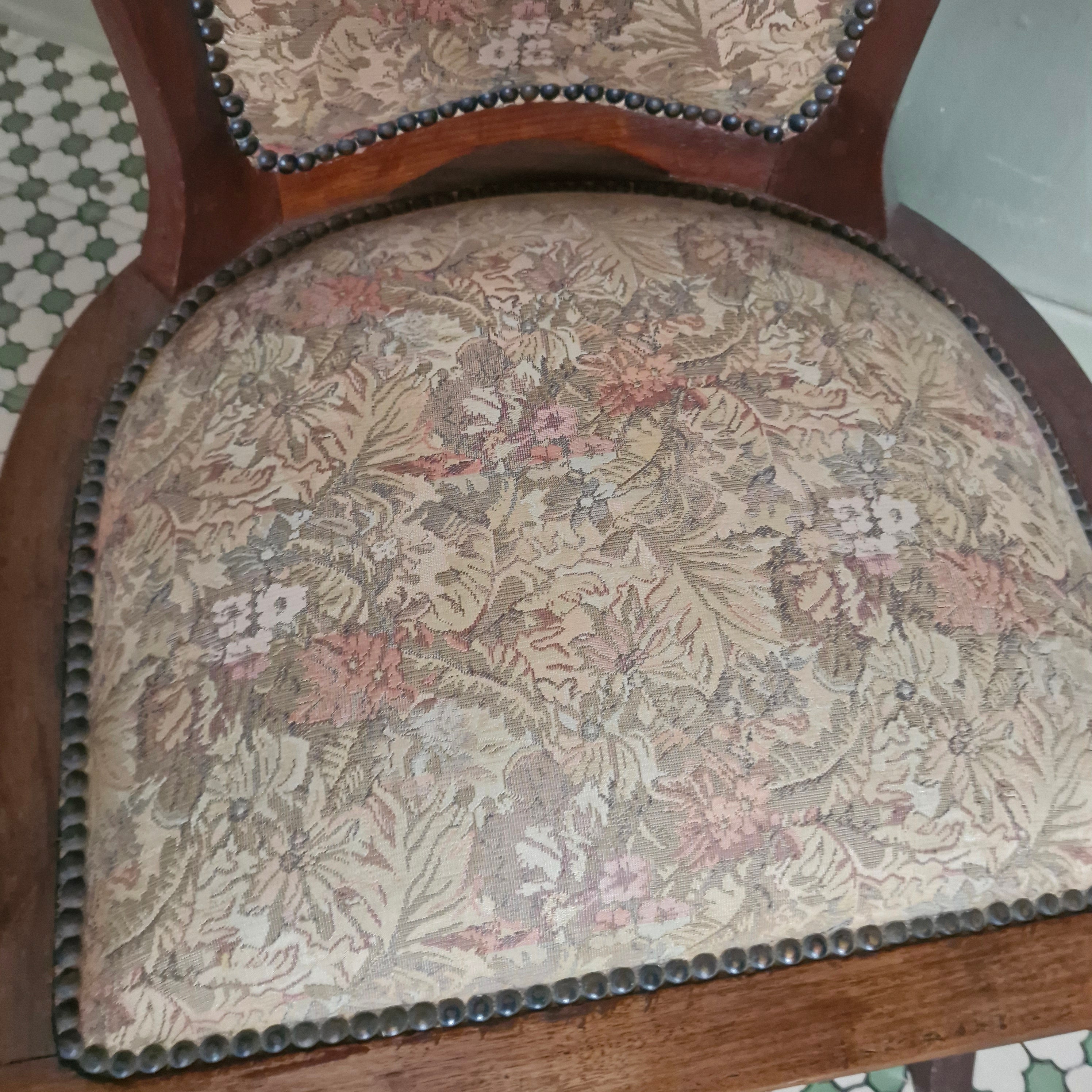 Cadeira de Balanço com estofado floral 