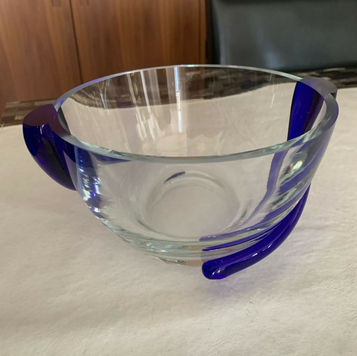 Vasos decorativos em vidro com detalhes azul cobalto
