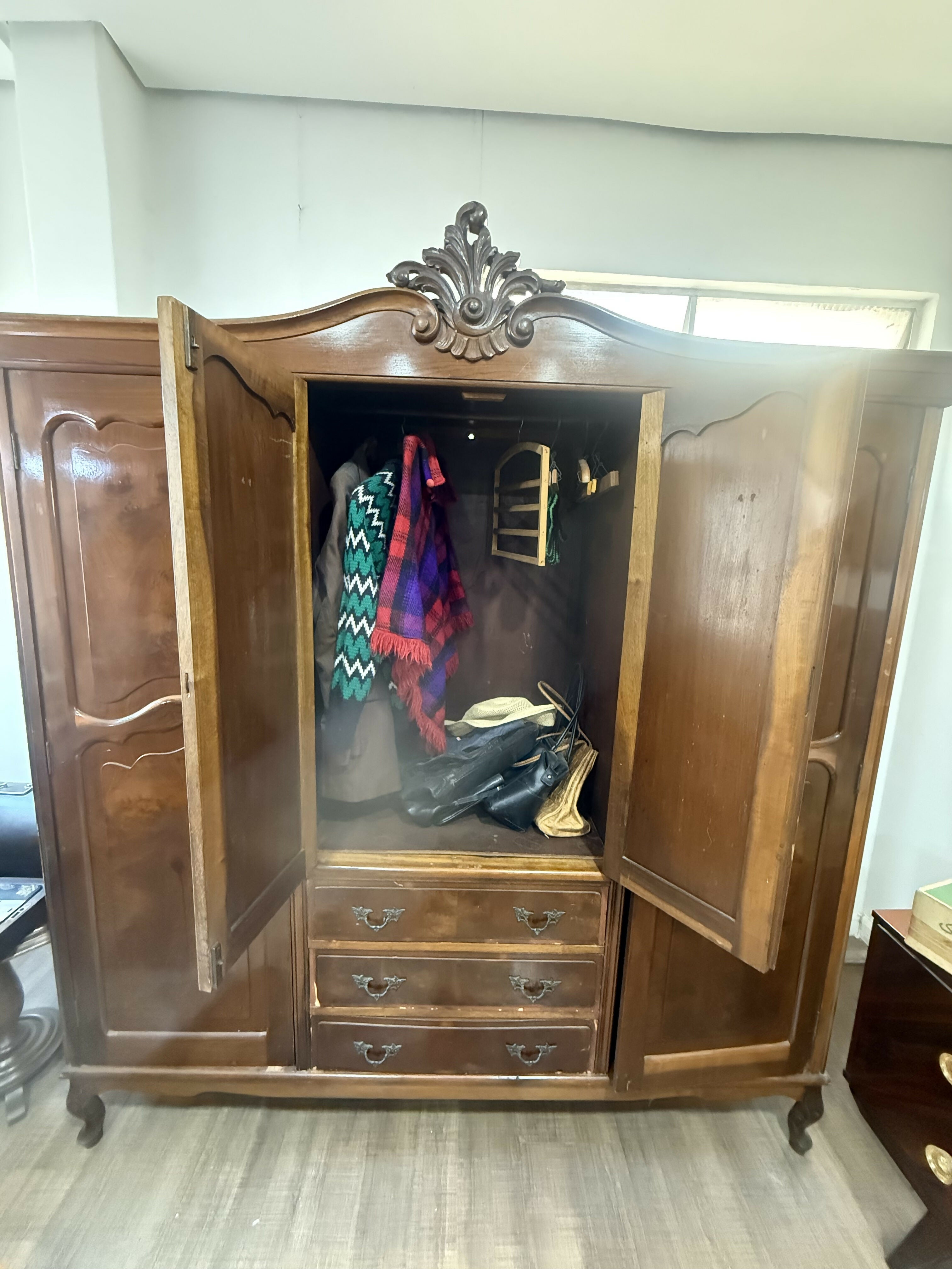 GUARDA-ROUPA ANOS 50