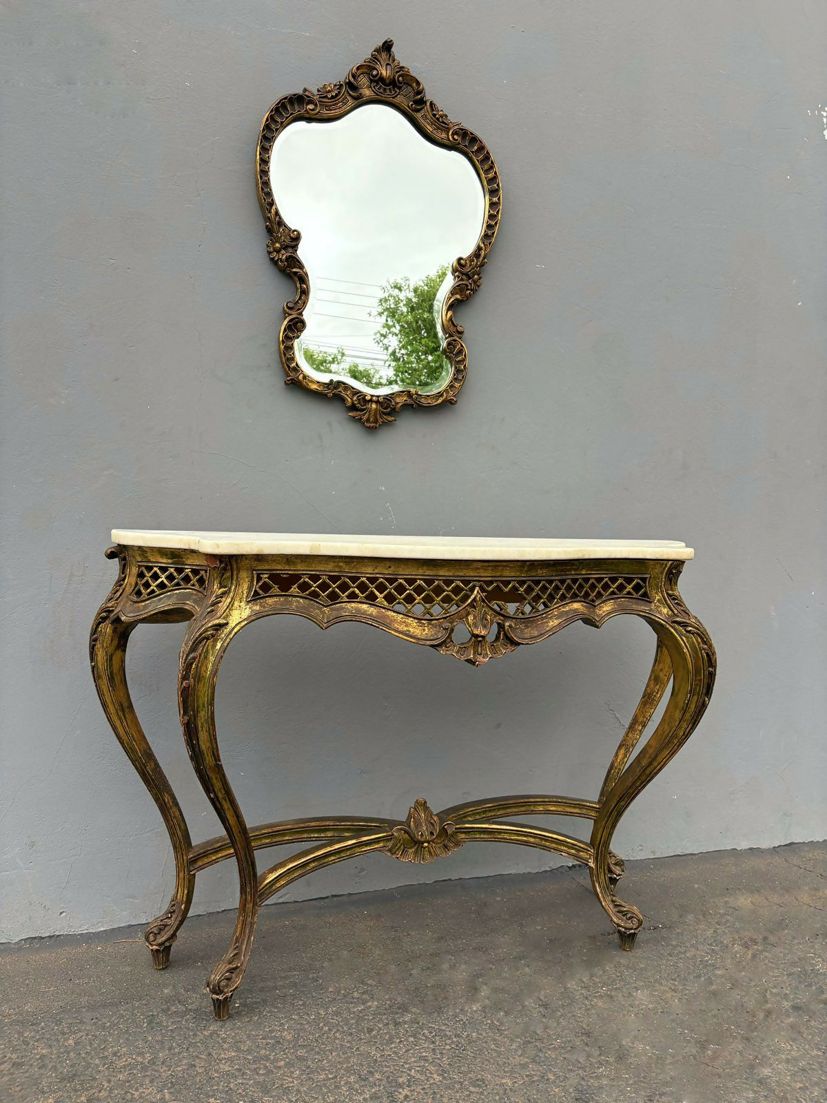 Aparador Veneziano com Espelho Ornamental – Sofisticação e Charme Clássico!
