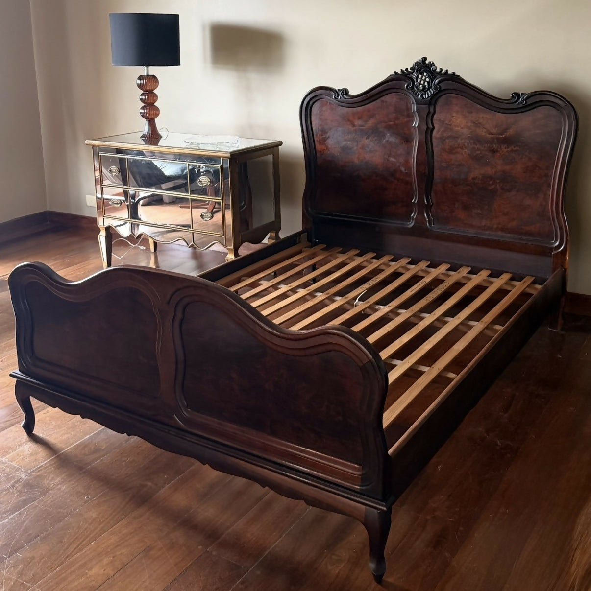 Cama clássica de casal