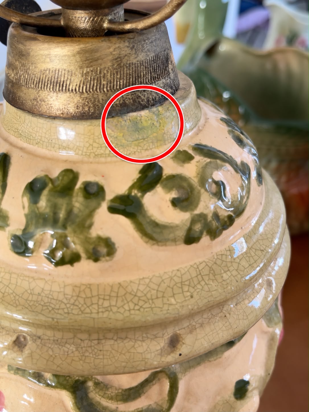 Par de Abajures Antigos  Floral com Cúpula em opalina Âmbar