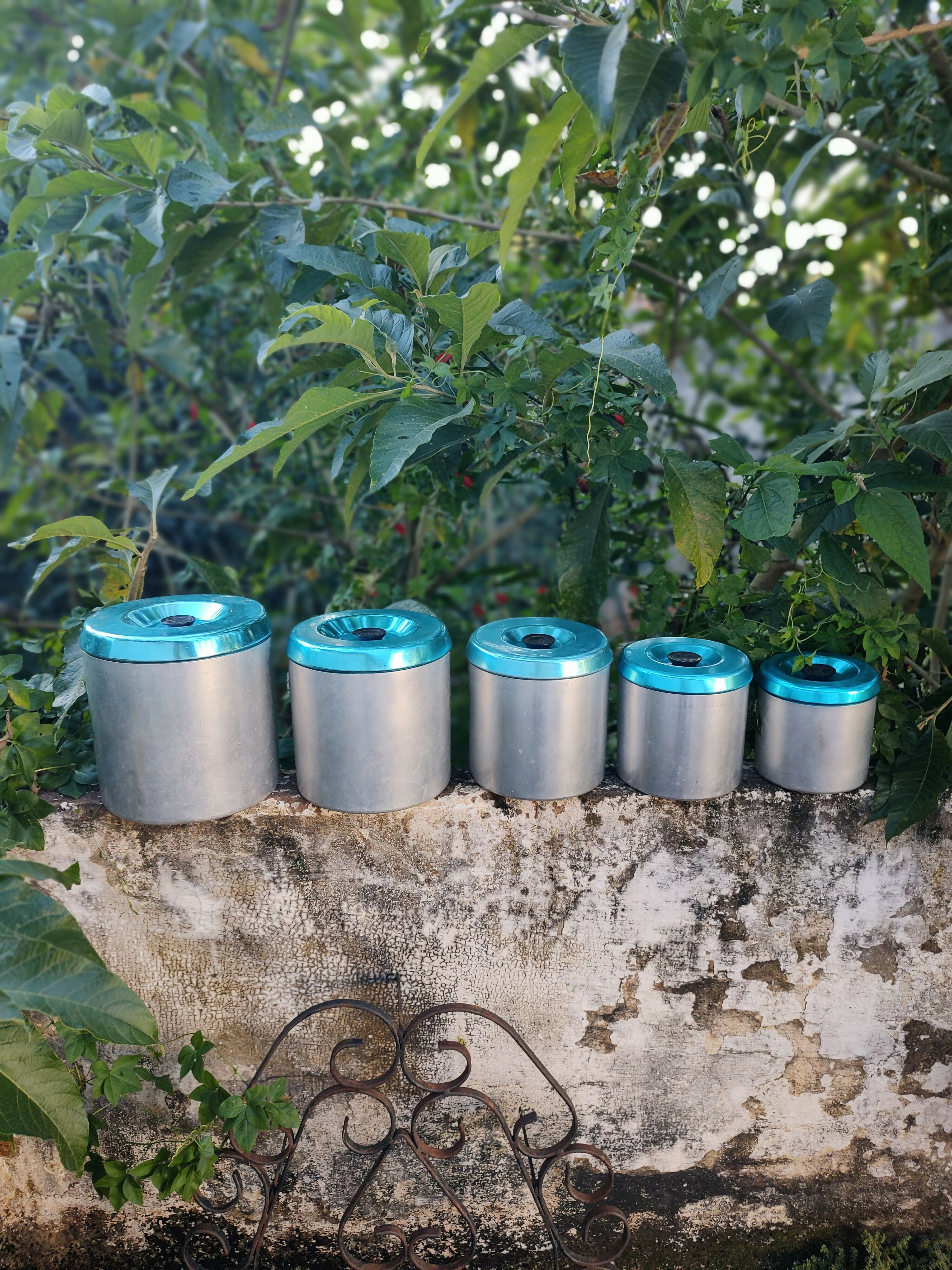 Conjunto completo Rochedo com 5 Potes / Latas de Mantimento de Alumínio com tampa azul