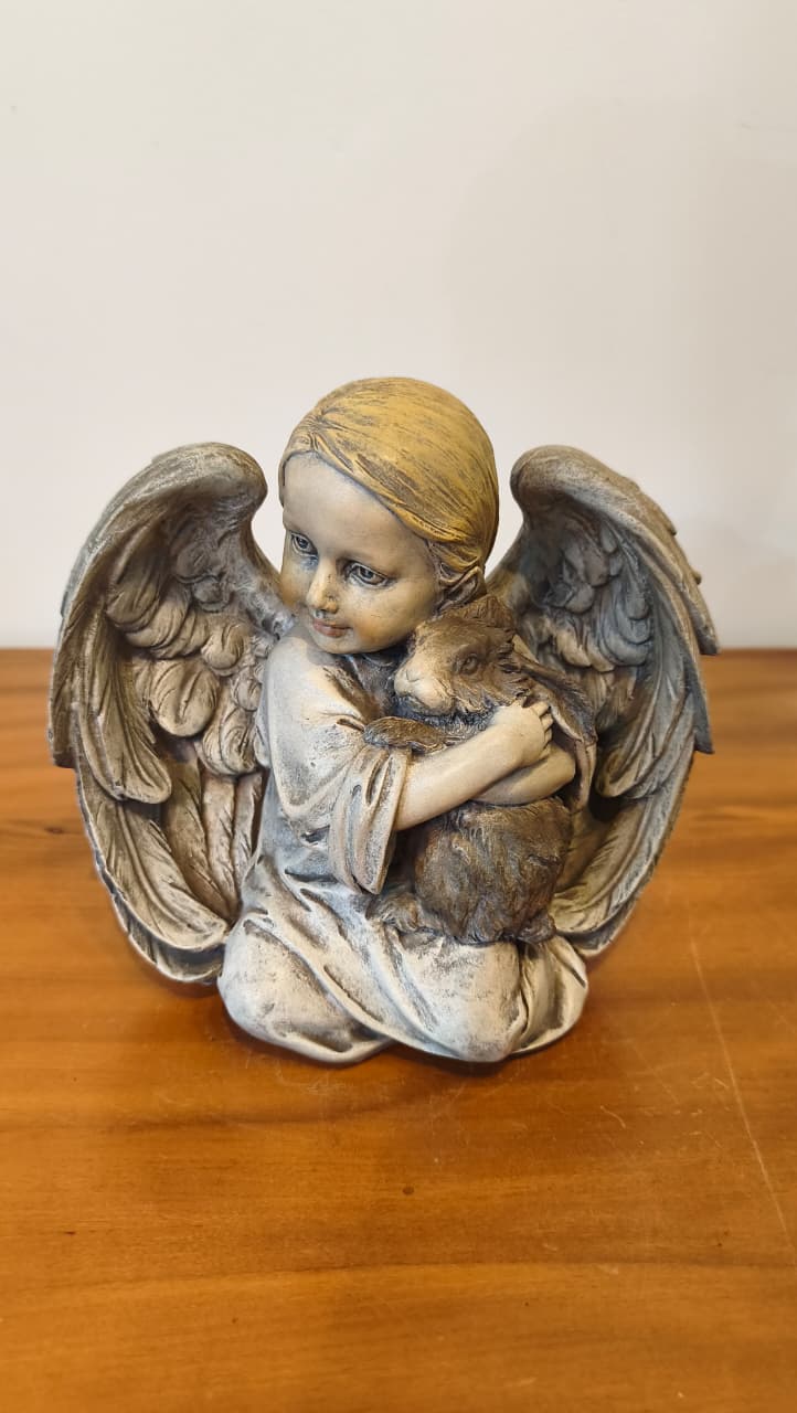 Anjo Decorativo Abraçando Coelho – Escultura De Inspiração Clássica