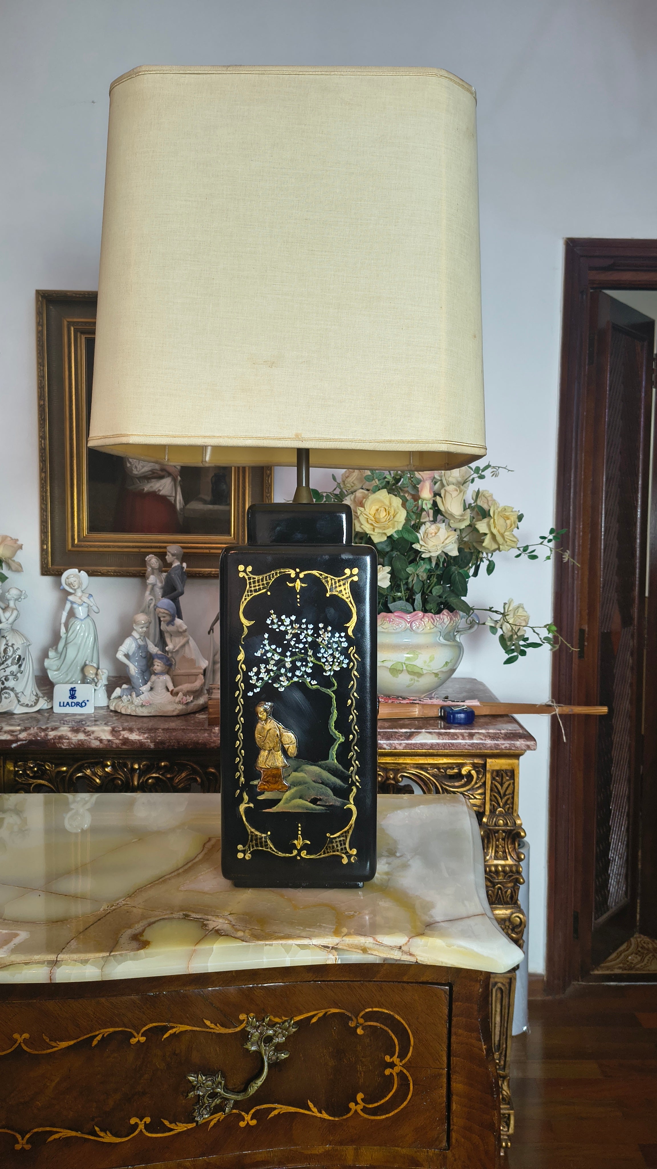 Antigo par de Abajures Chinoiserie em madeira em laca negra - restaurado
