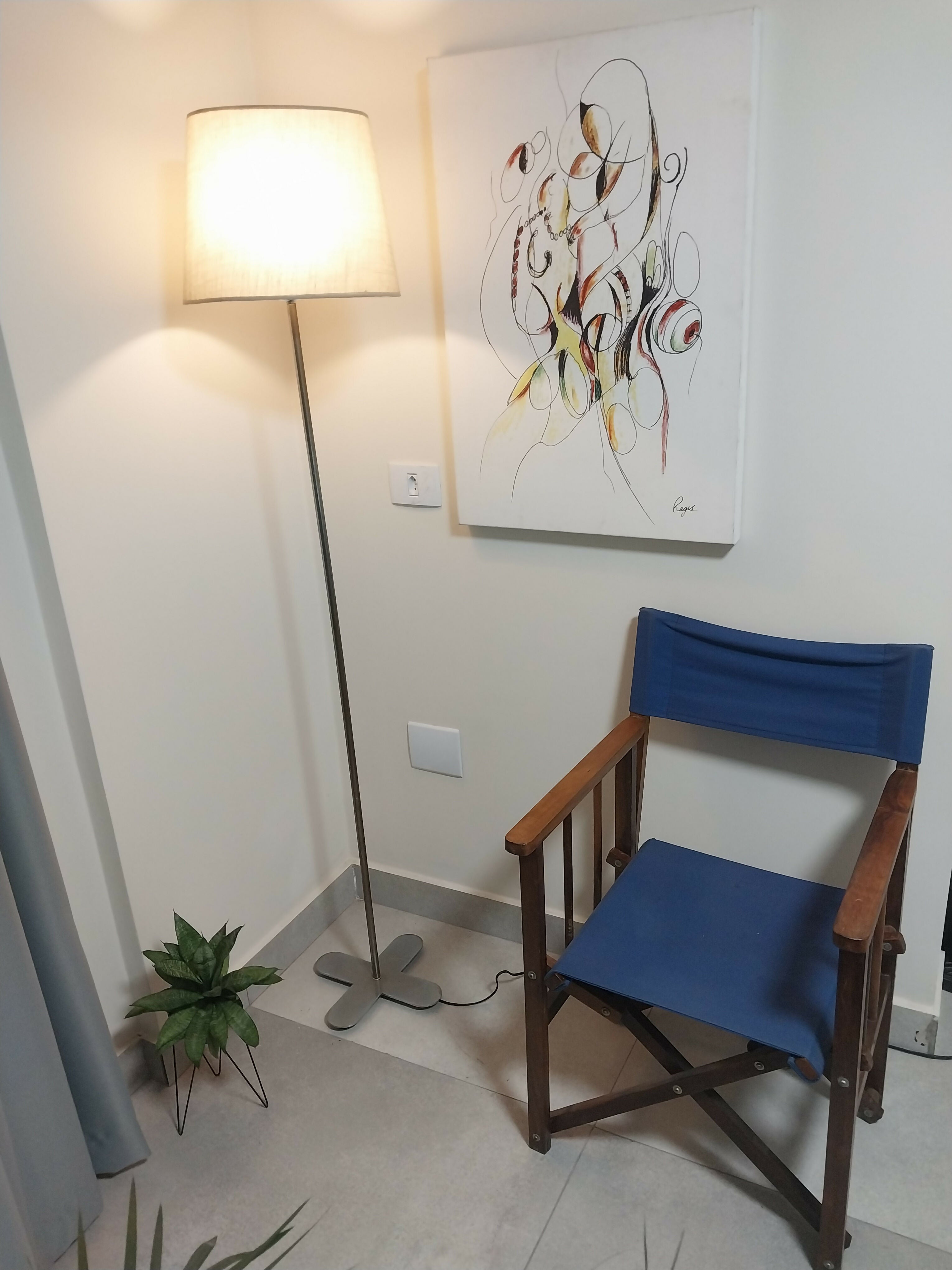 Luminária de Piso Modernista